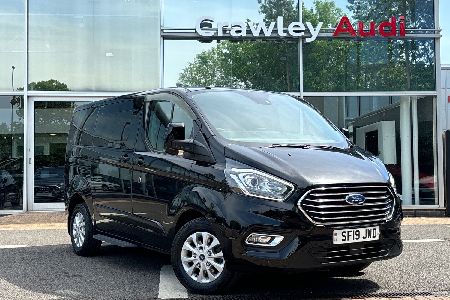 Main listing image - Ford Tourneo Custom