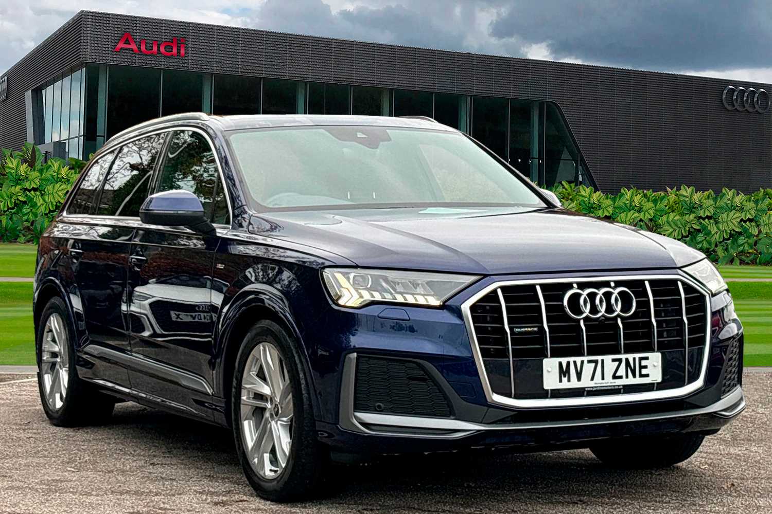 Main listing image - Audi Q7