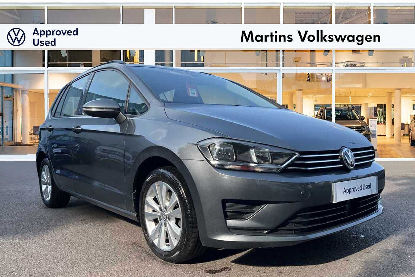Main listing image - Volkswagen Golf SV