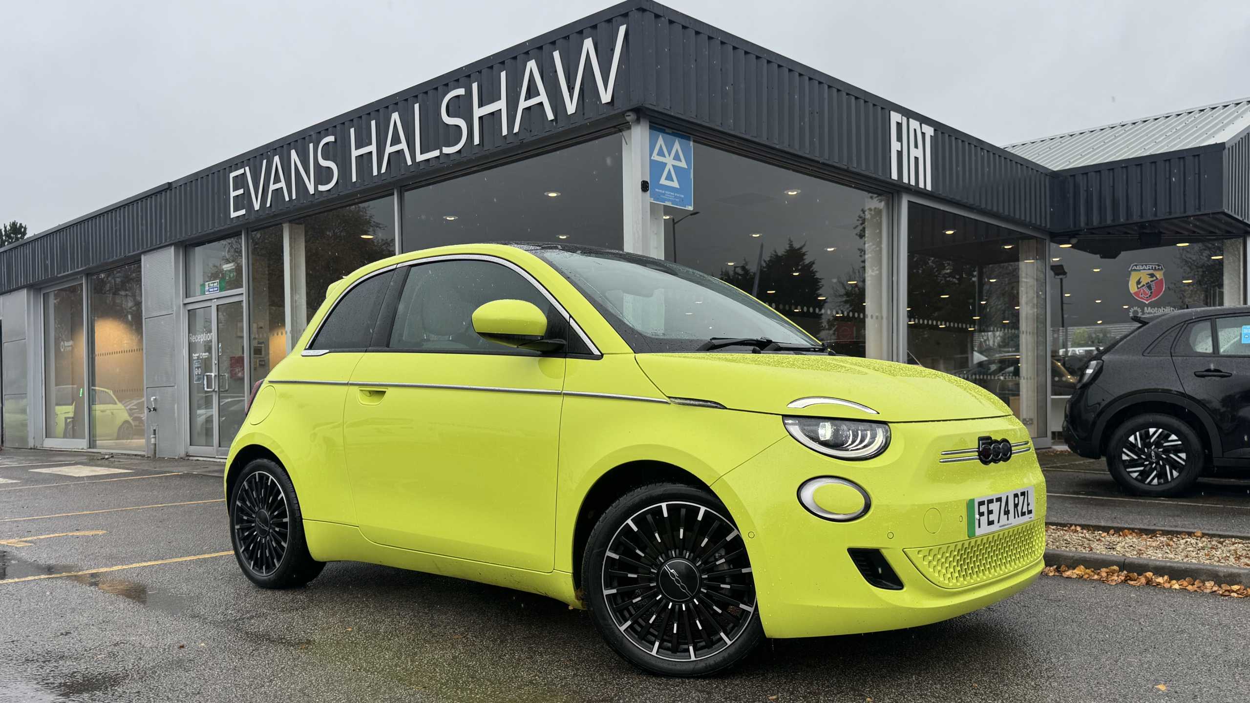 Main listing image - Fiat 500 Electric