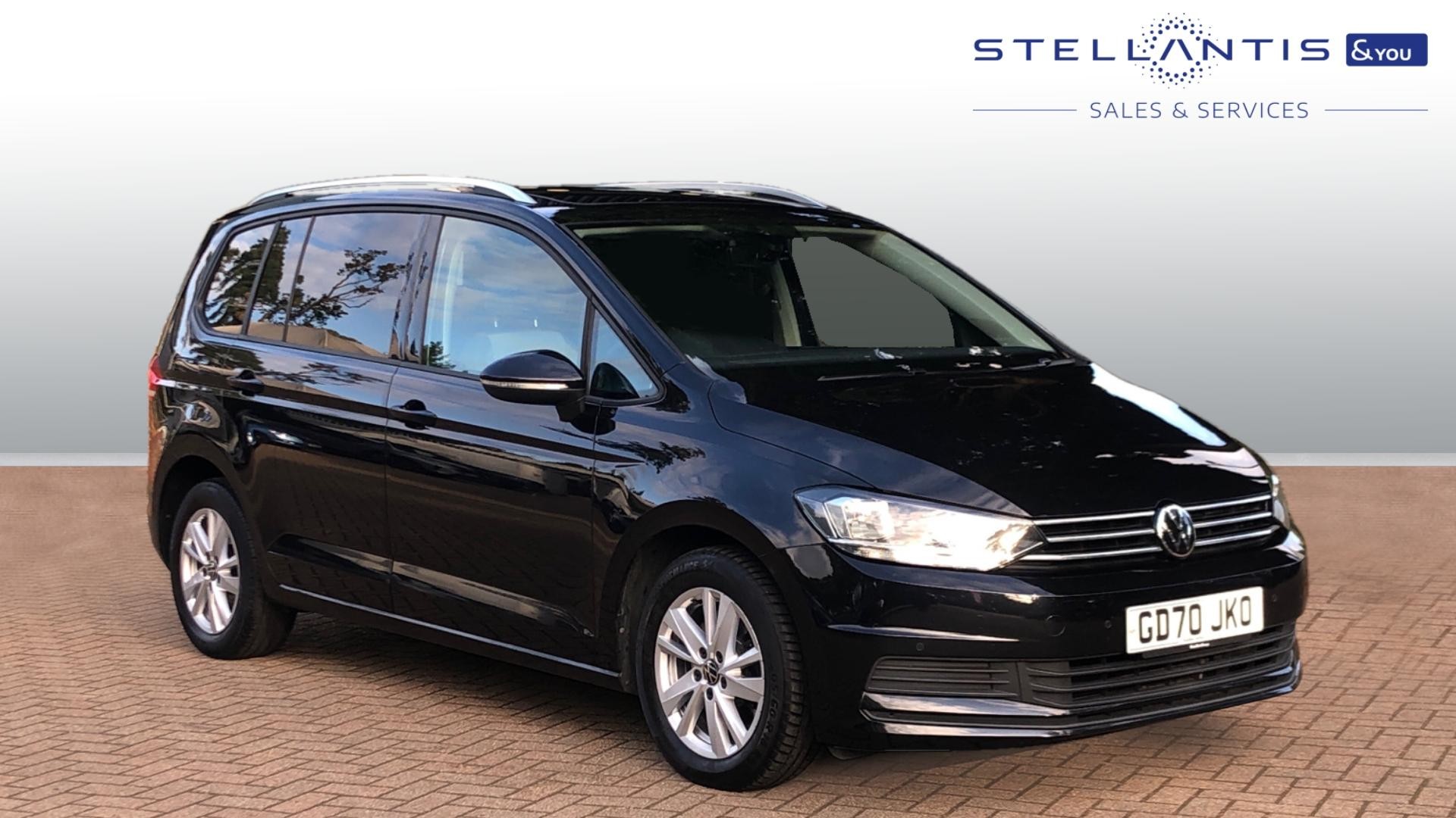 Main listing image - Volkswagen Touran