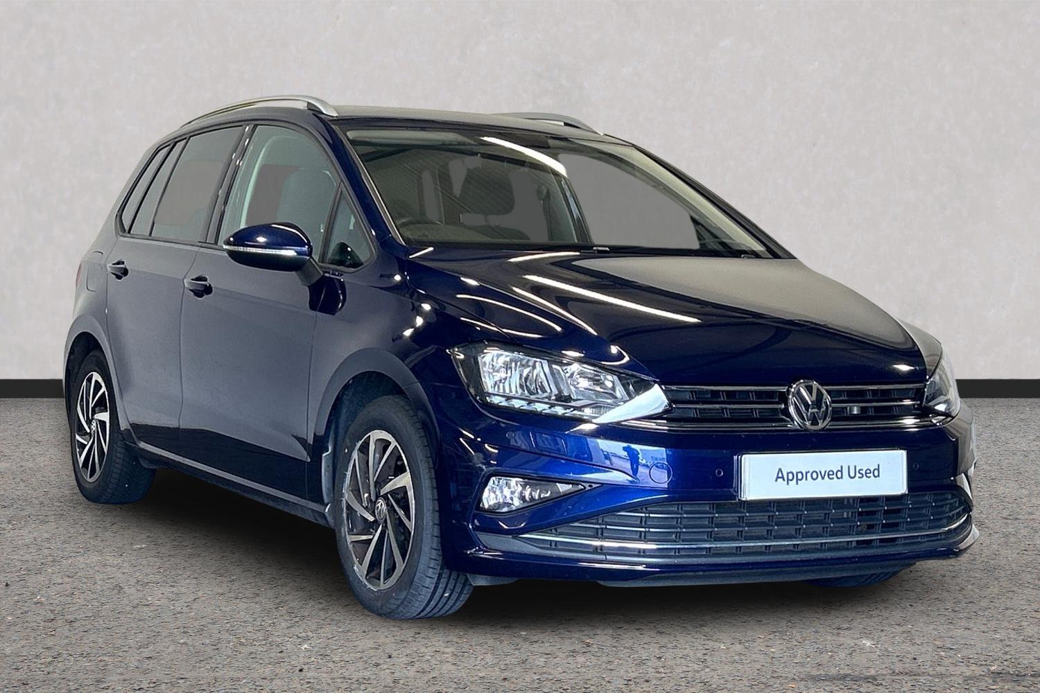 Main listing image - Volkswagen Golf SV