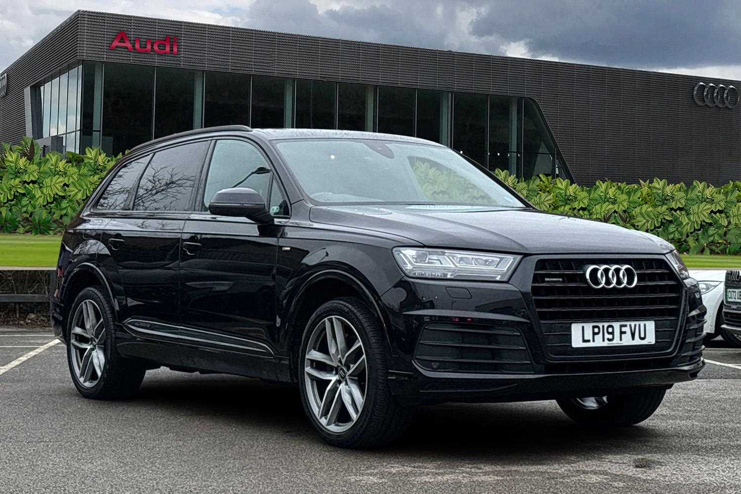 Main listing image - Audi Q7