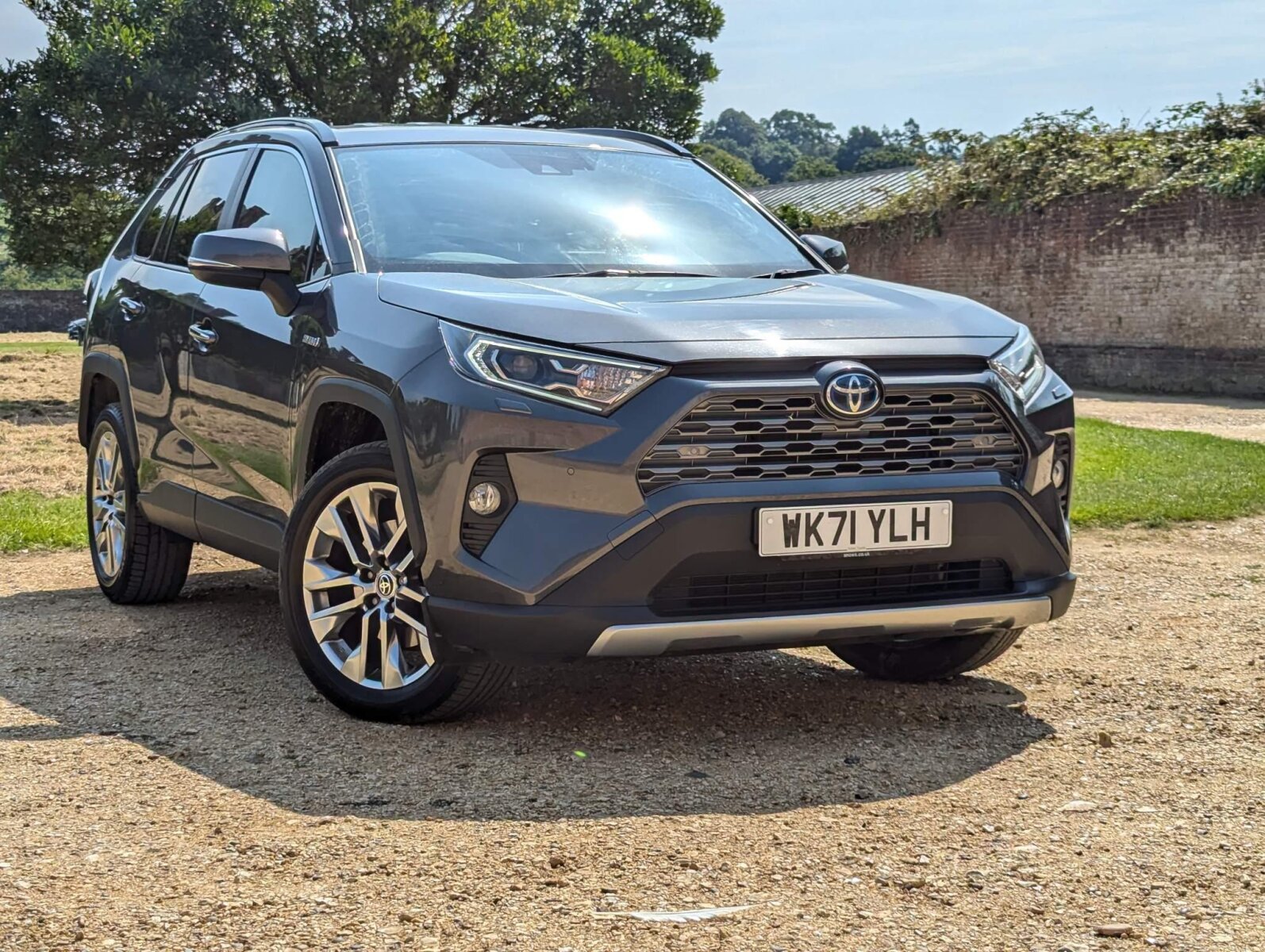 Main listing image - Toyota RAV4