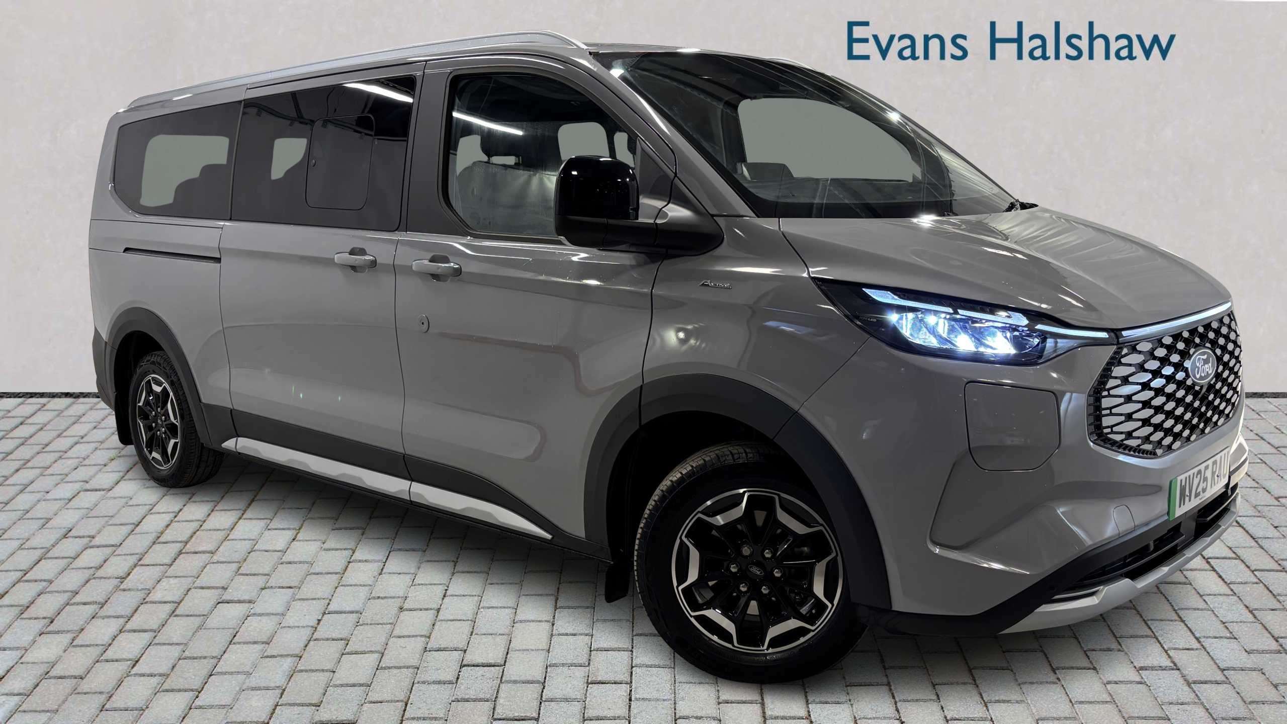 Main listing image - Ford Tourneo Custom