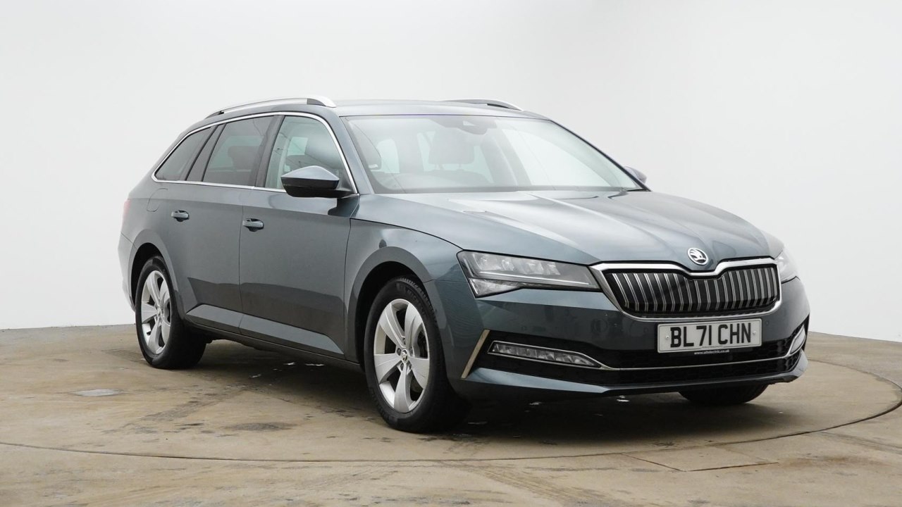 Main listing image - Skoda Superb Estate