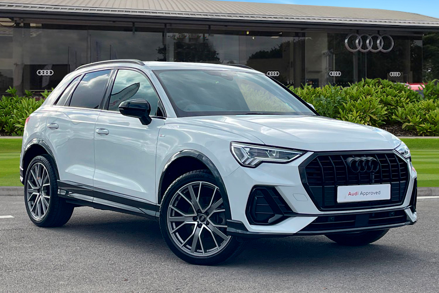 Main listing image - Audi Q3