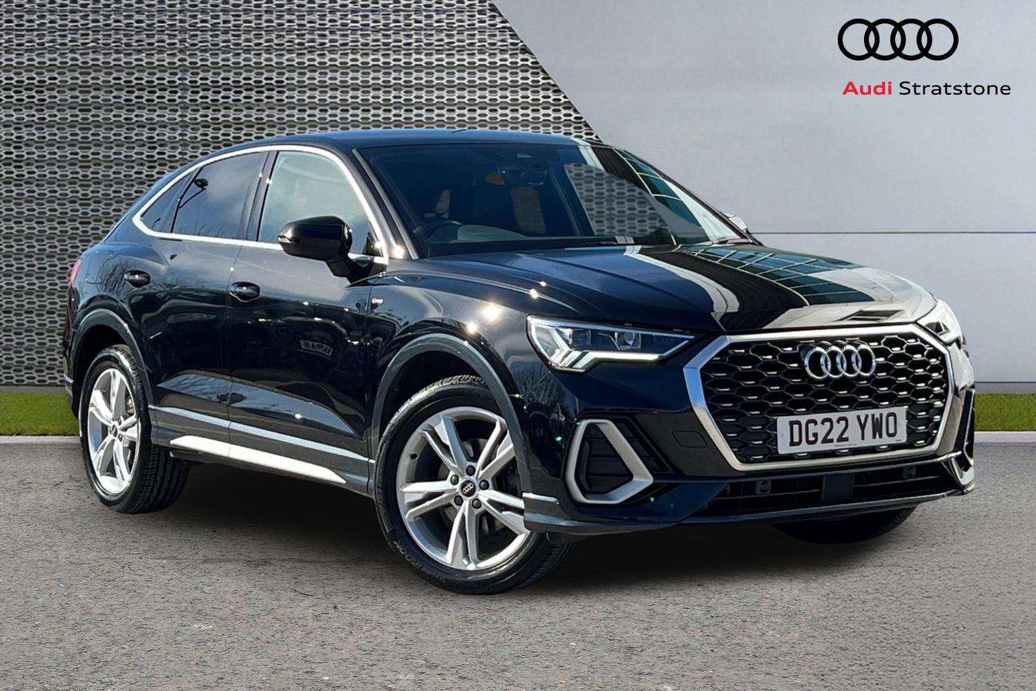 Main listing image - Audi Q3