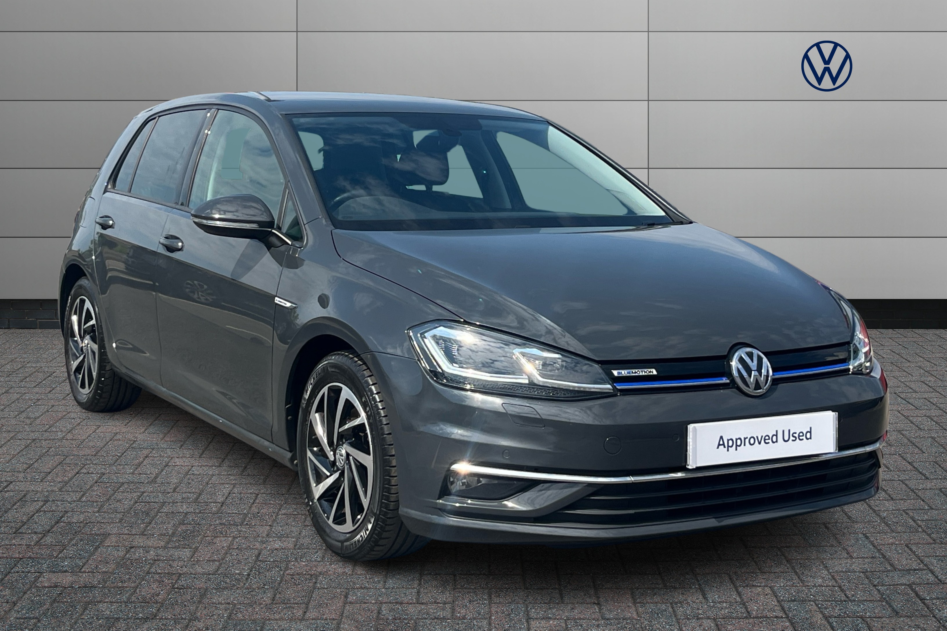 Main listing image - Volkswagen Golf