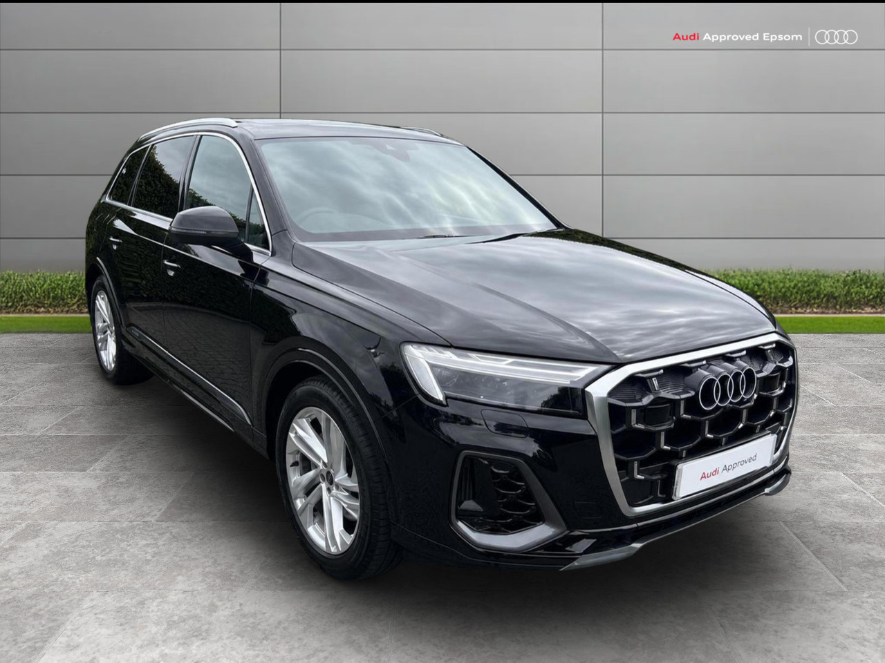 Main listing image - Audi Q7