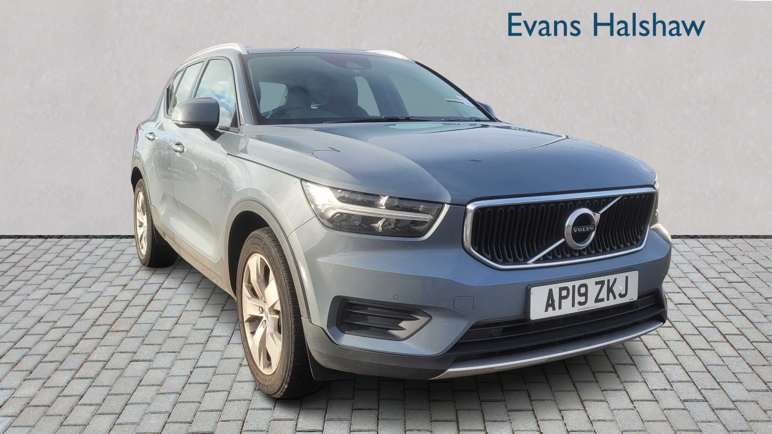 Main listing image - Volvo XC40