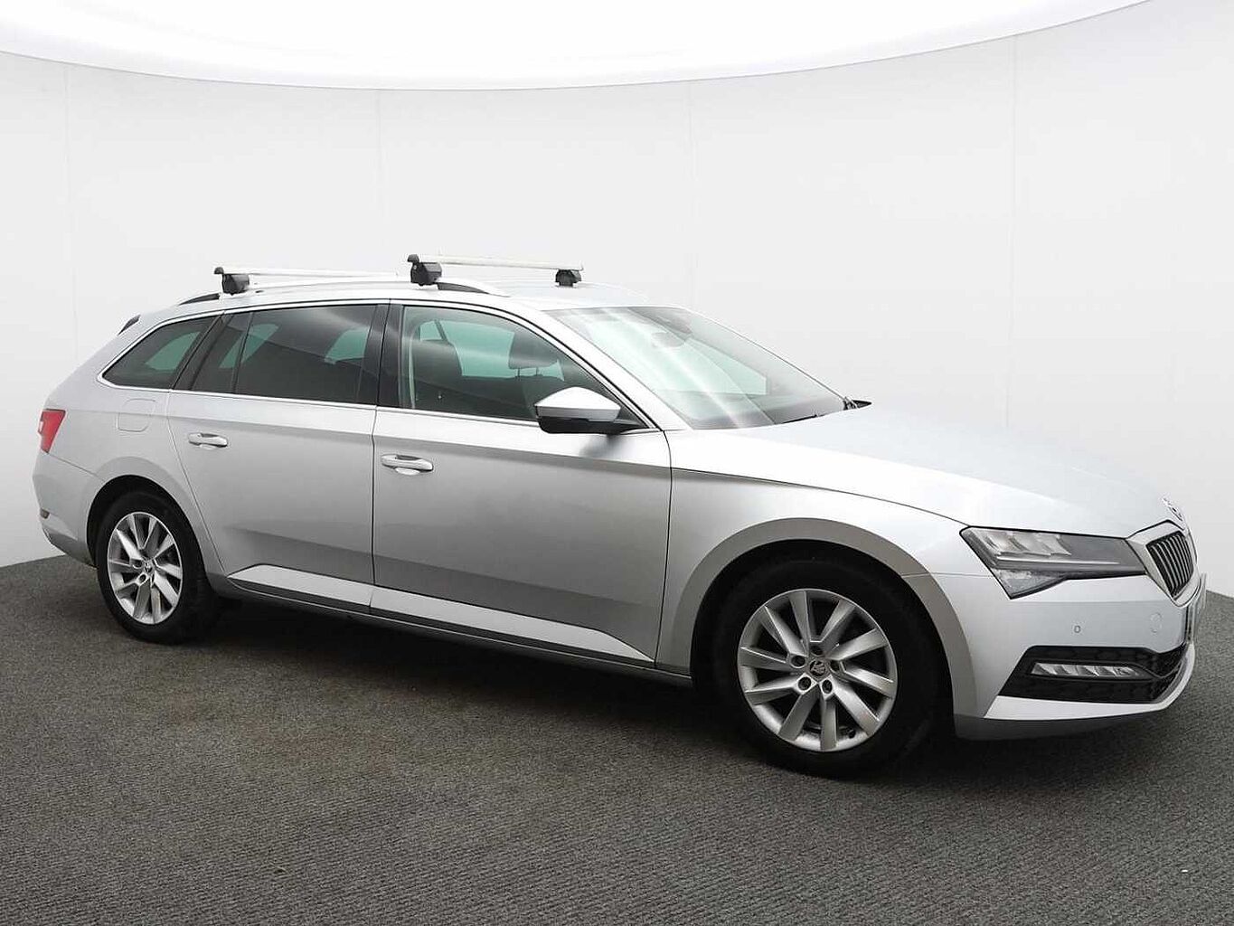 Main listing image - Skoda Superb Estate