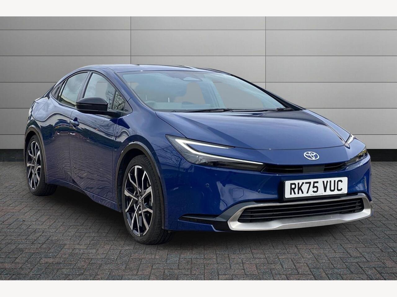 Main listing image - Toyota Prius Plug-In