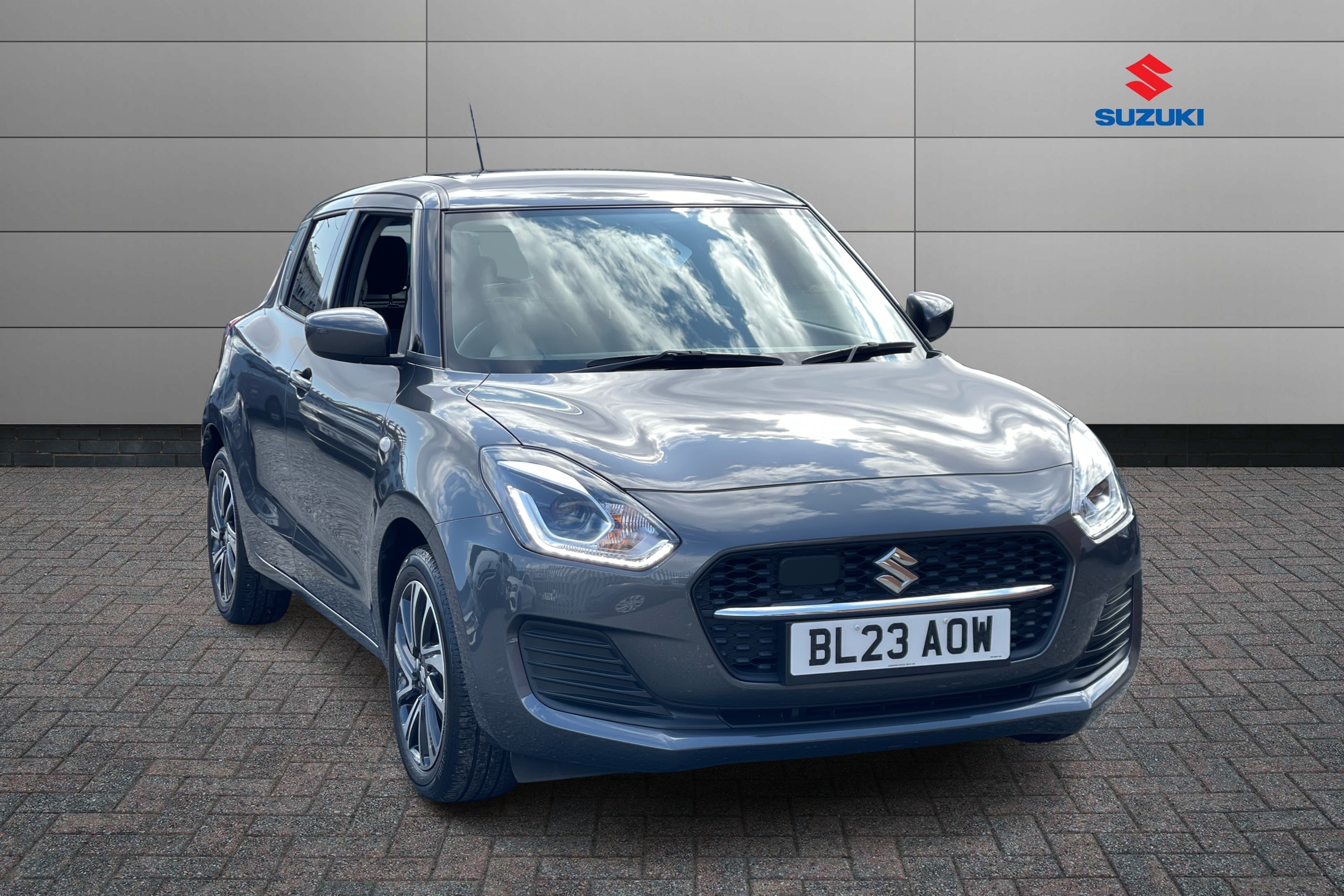 Main listing image - Suzuki Swift