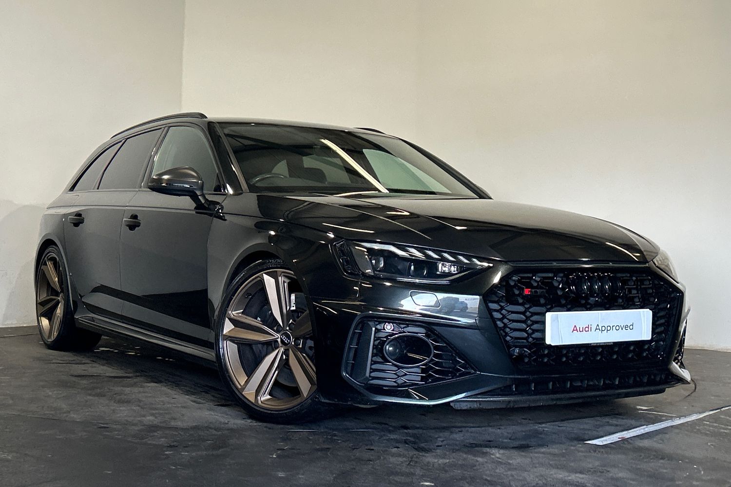 Main listing image - Audi RS4