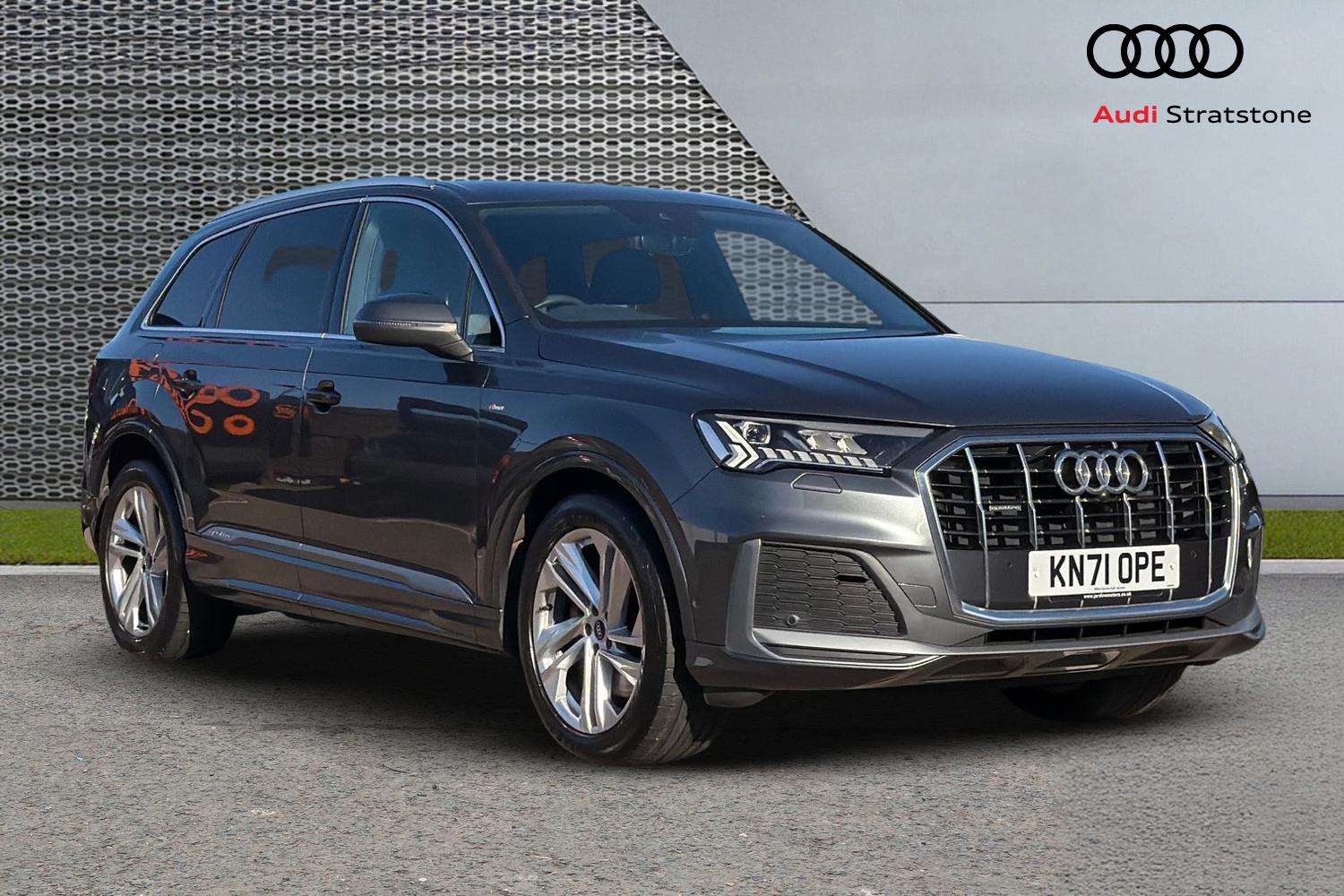 Main listing image - Audi Q7