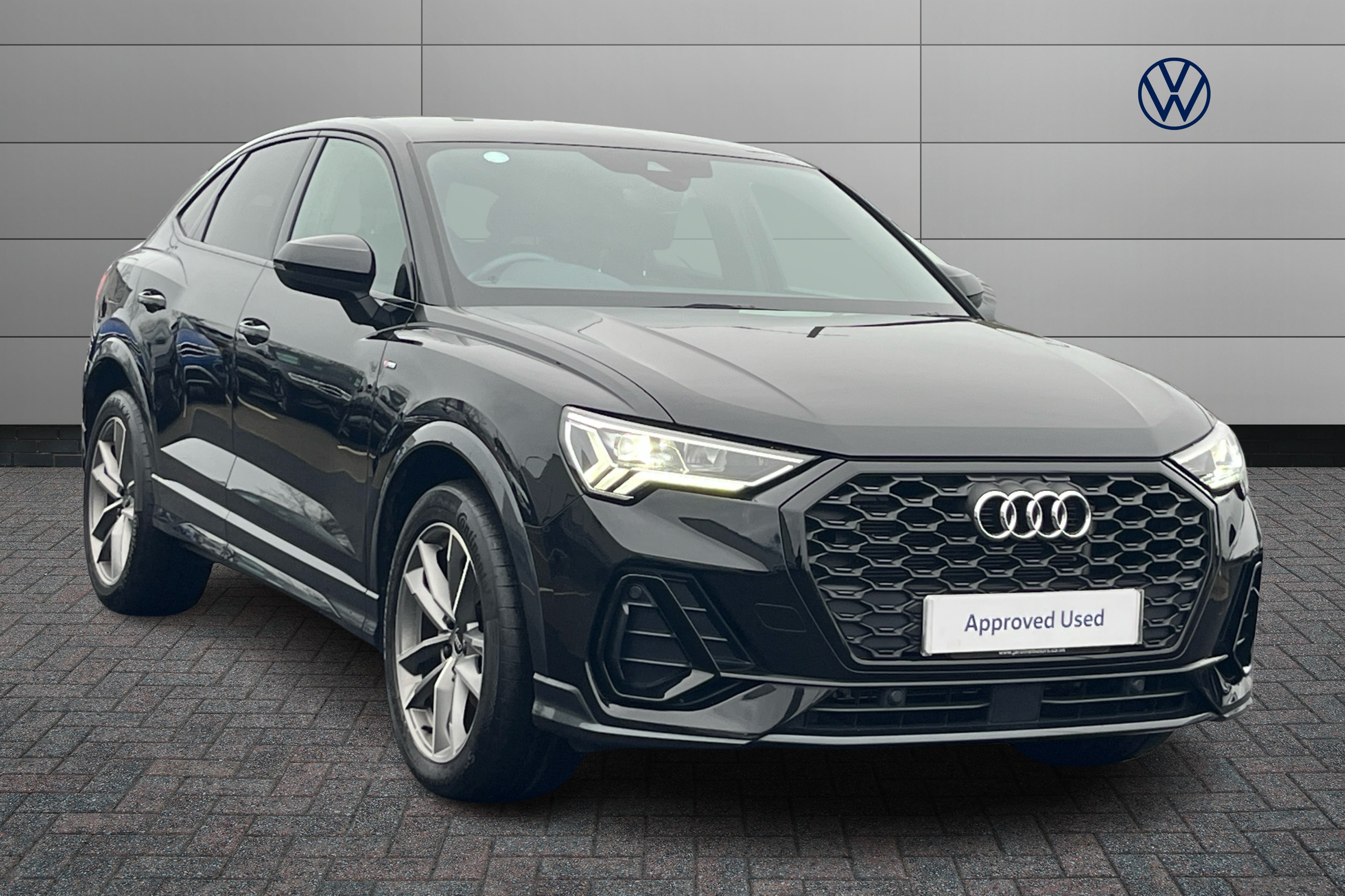 Main listing image - Audi Q3