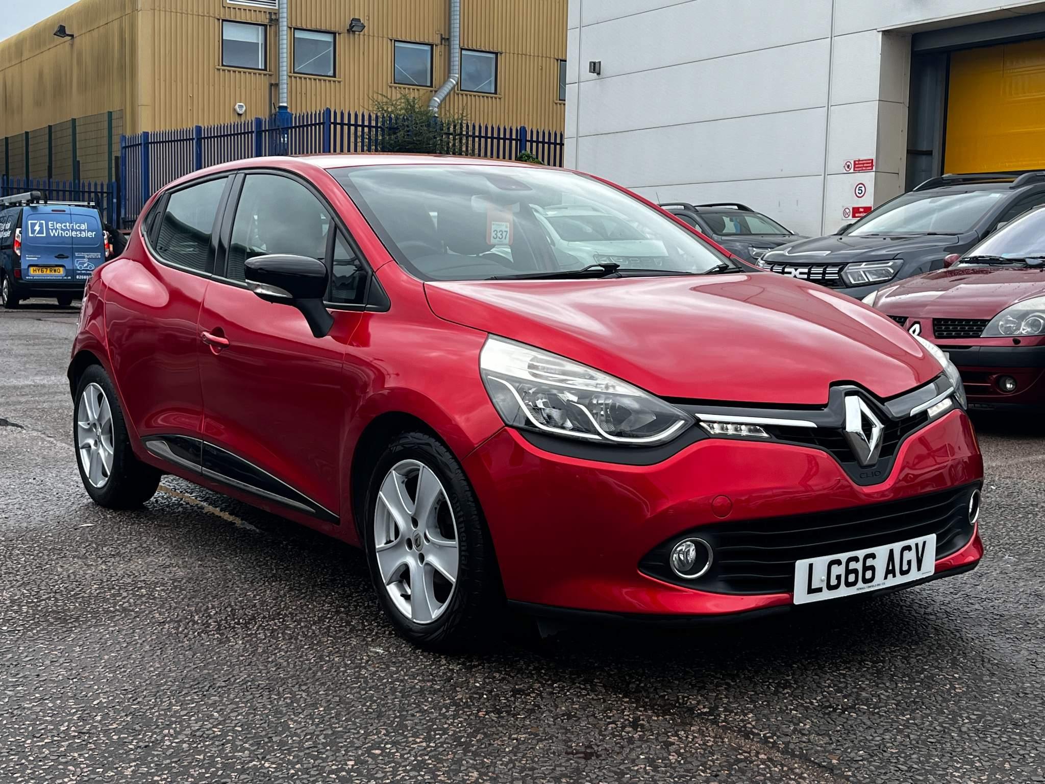 Main listing image - Renault Clio