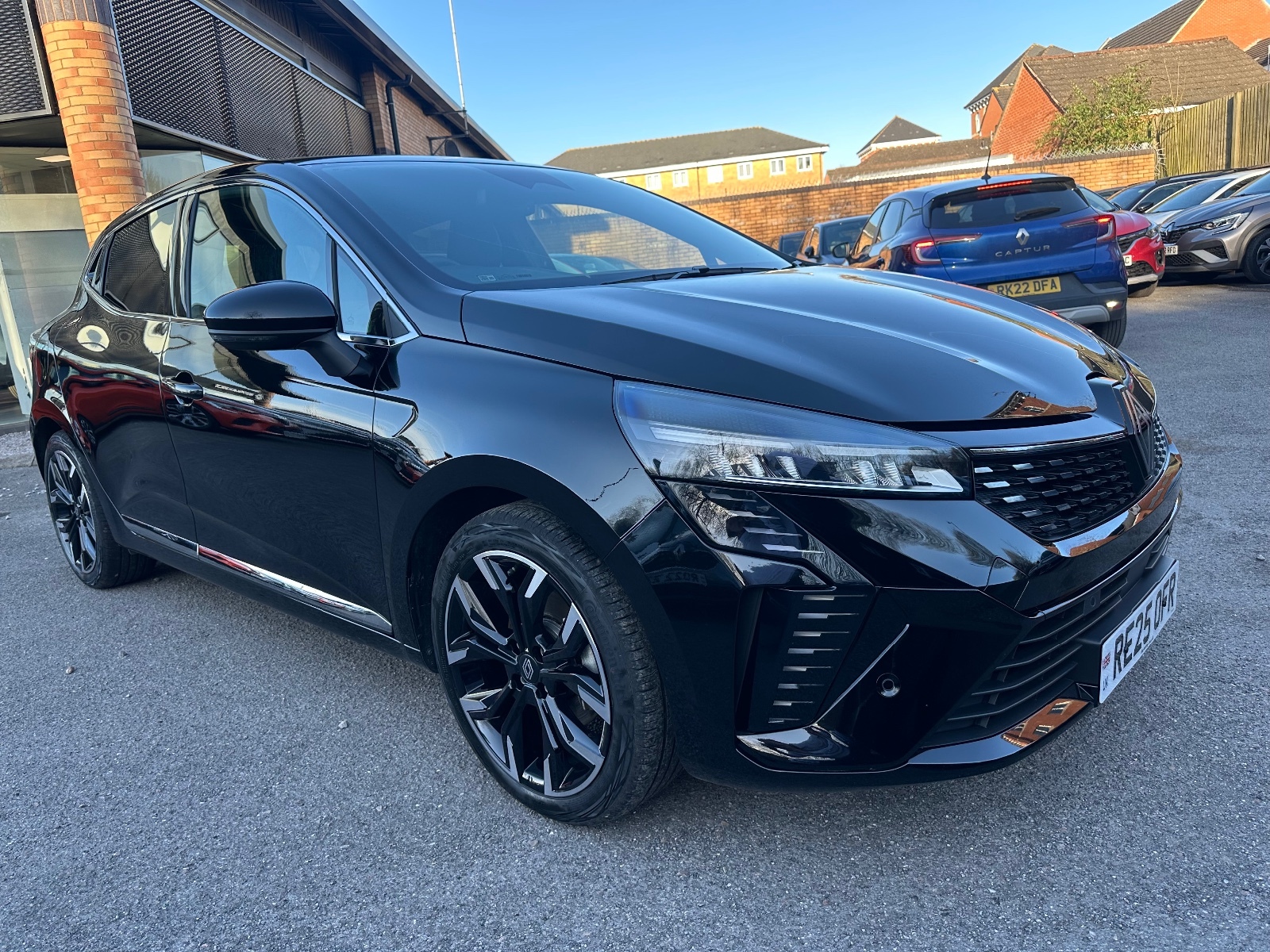 Main listing image - Renault Clio