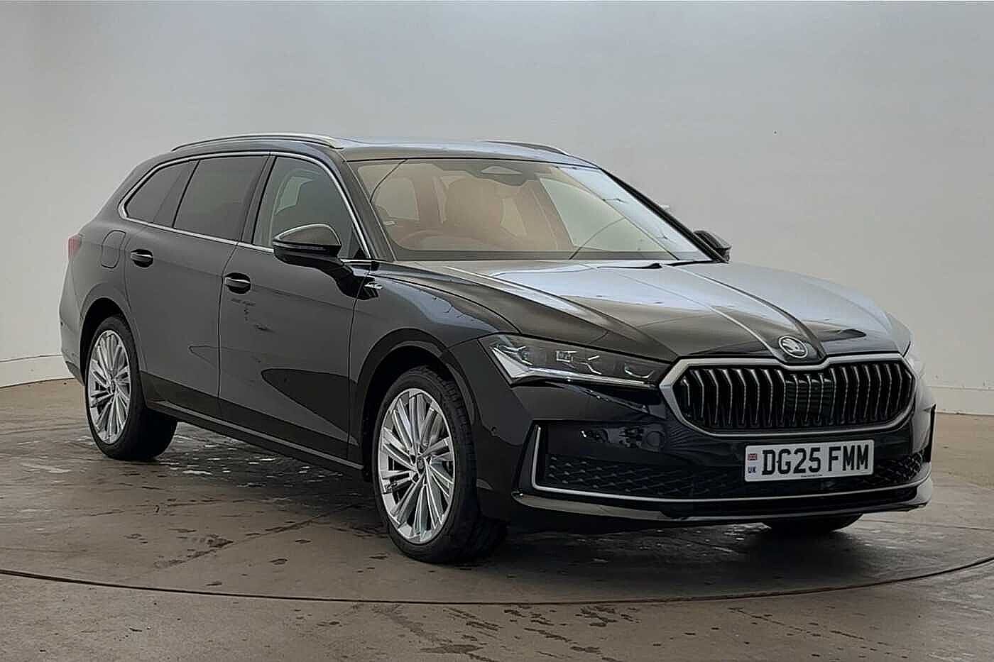 Main listing image - Skoda Superb Estate