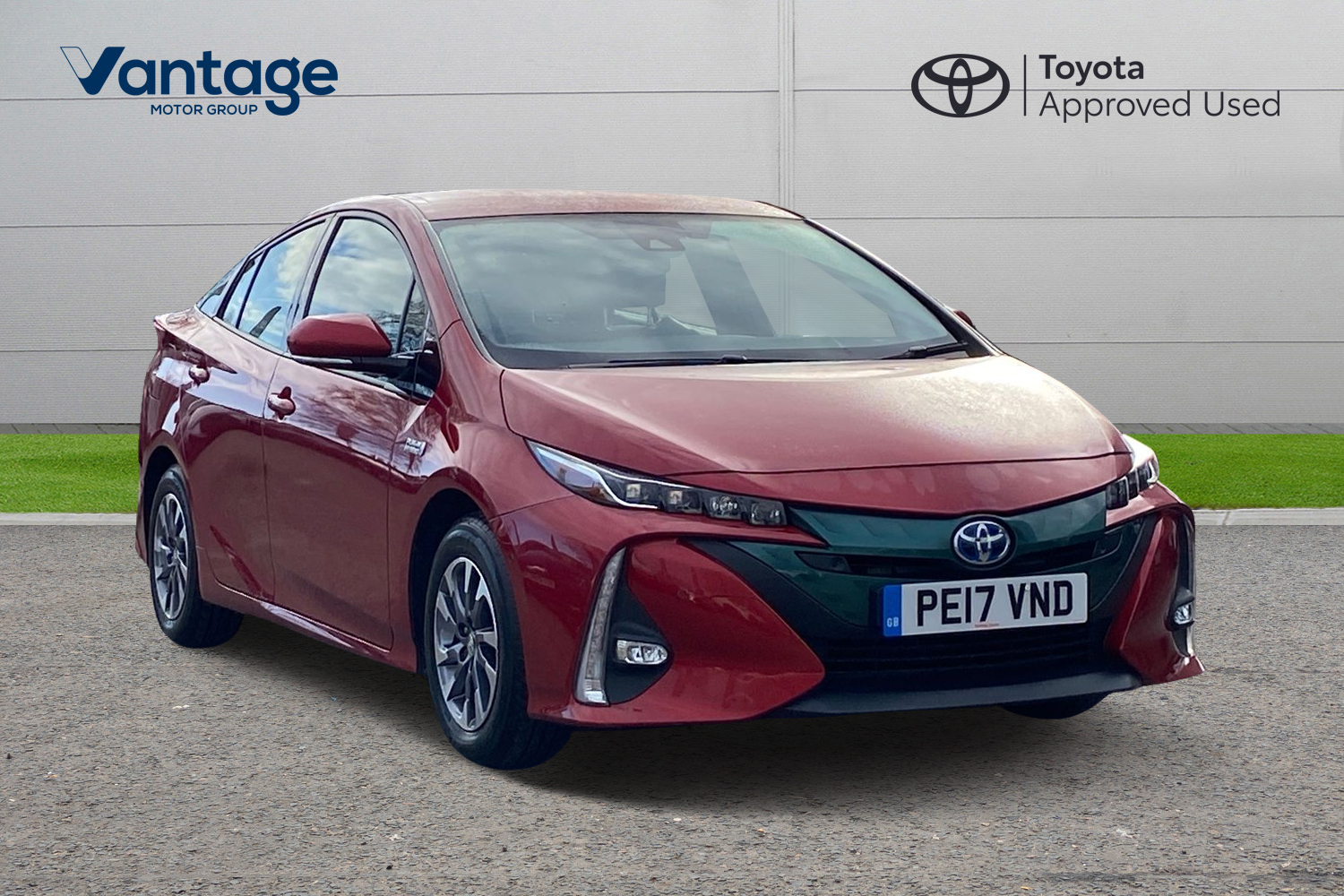 Main listing image - Toyota Prius Plug-In