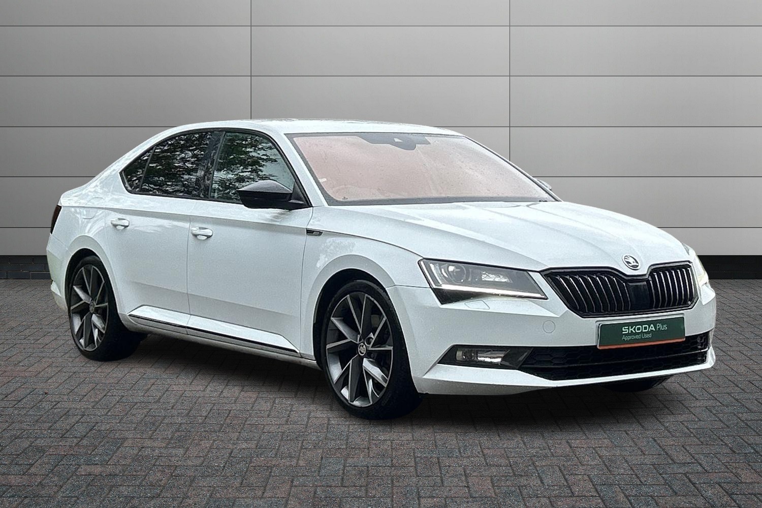 Main listing image - Skoda Superb