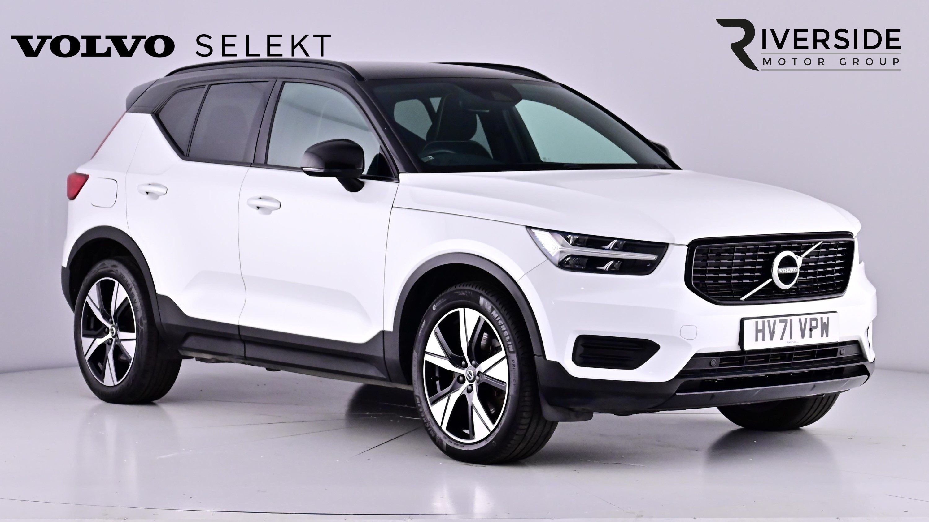 Main listing image - Volvo XC40 Recharge