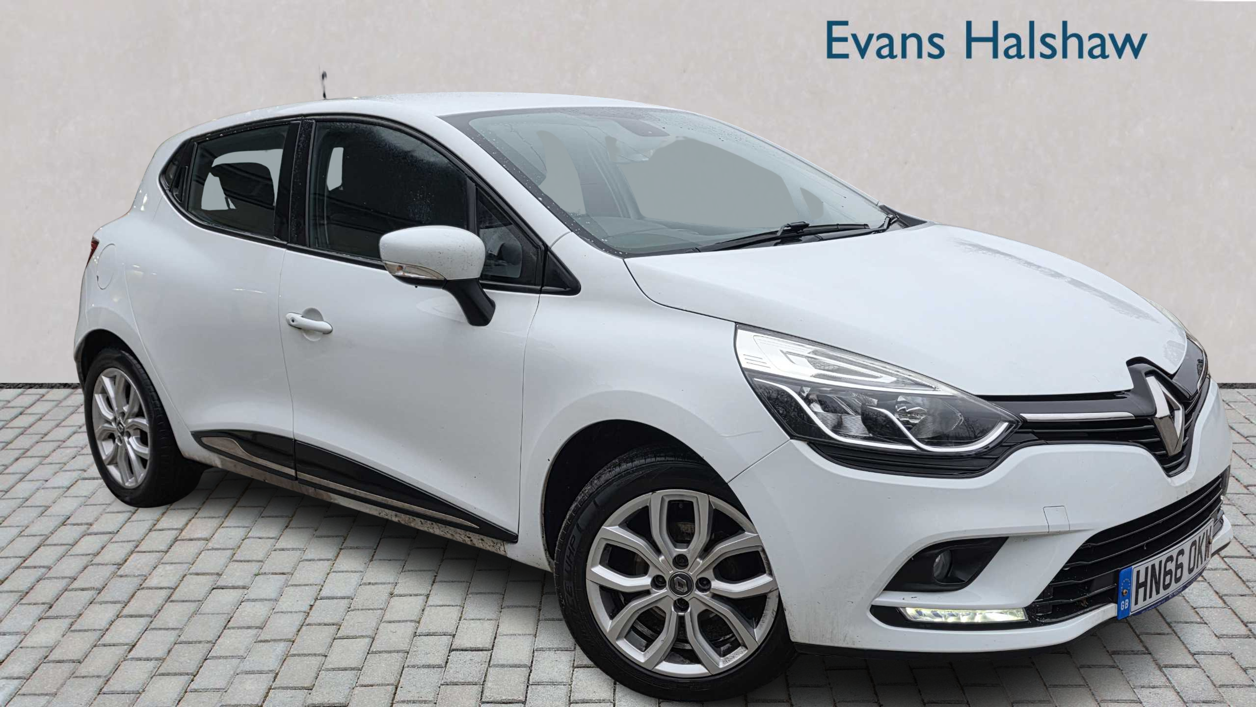 Main listing image - Renault Clio