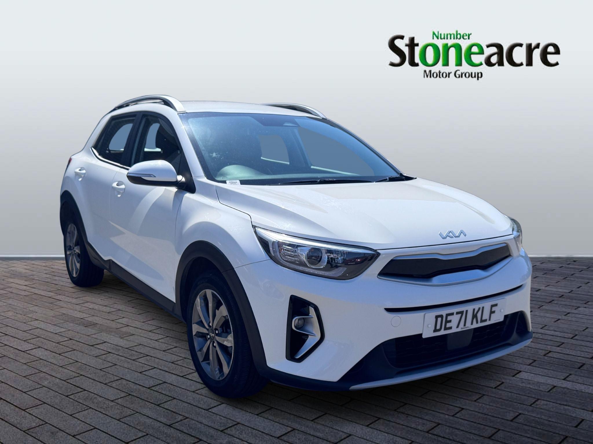 Main listing image - Kia Stonic