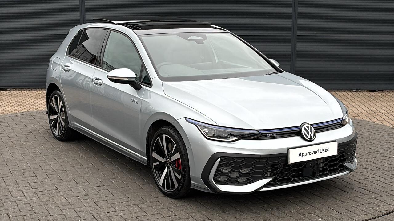 Main listing image - Volkswagen Golf