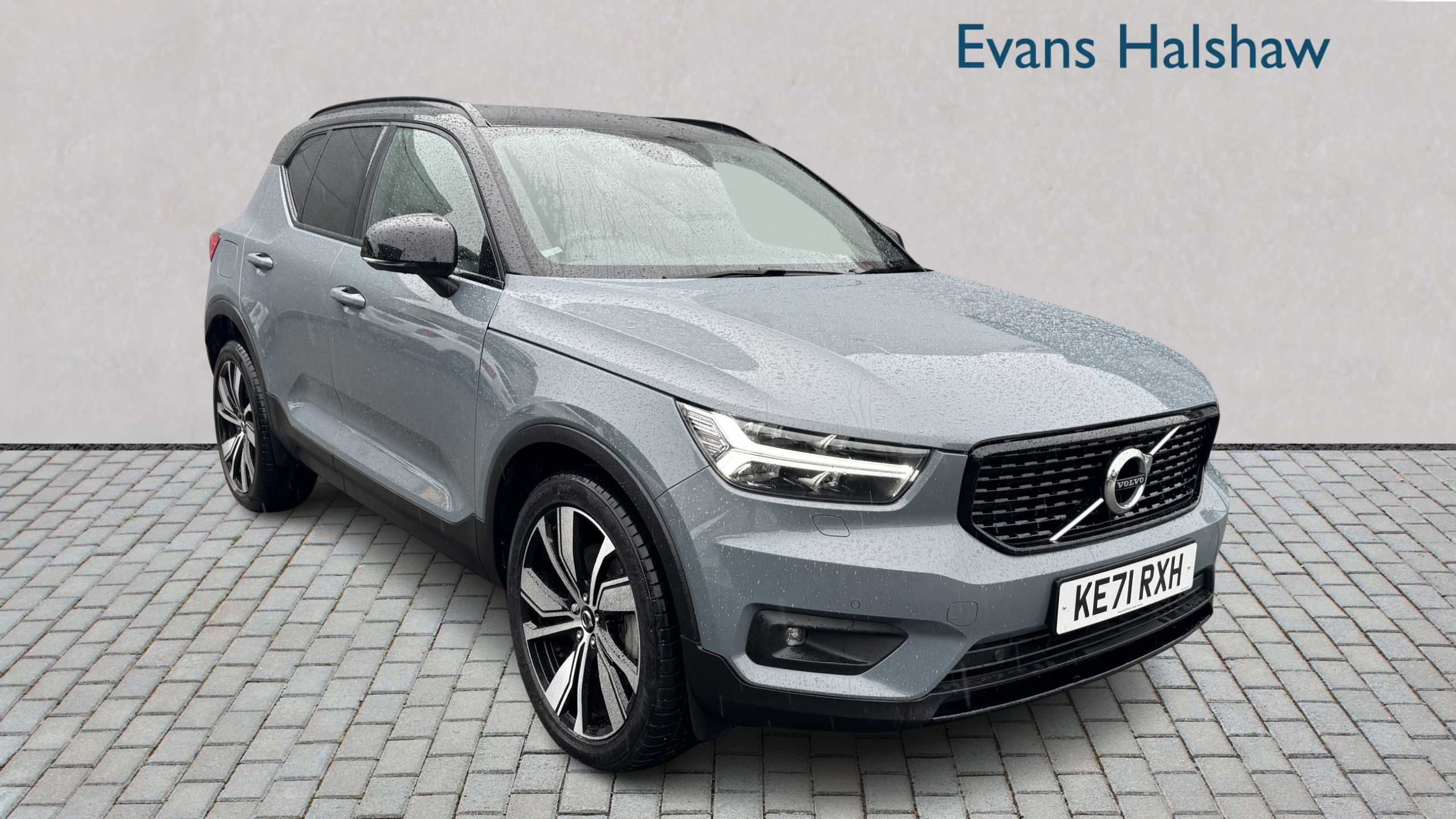 Main listing image - Volvo XC40 Recharge
