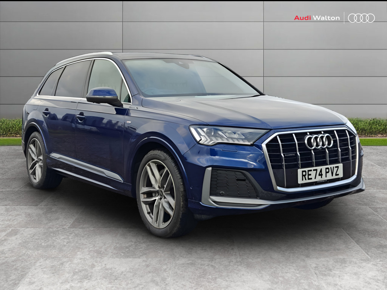 Main listing image - Audi Q7