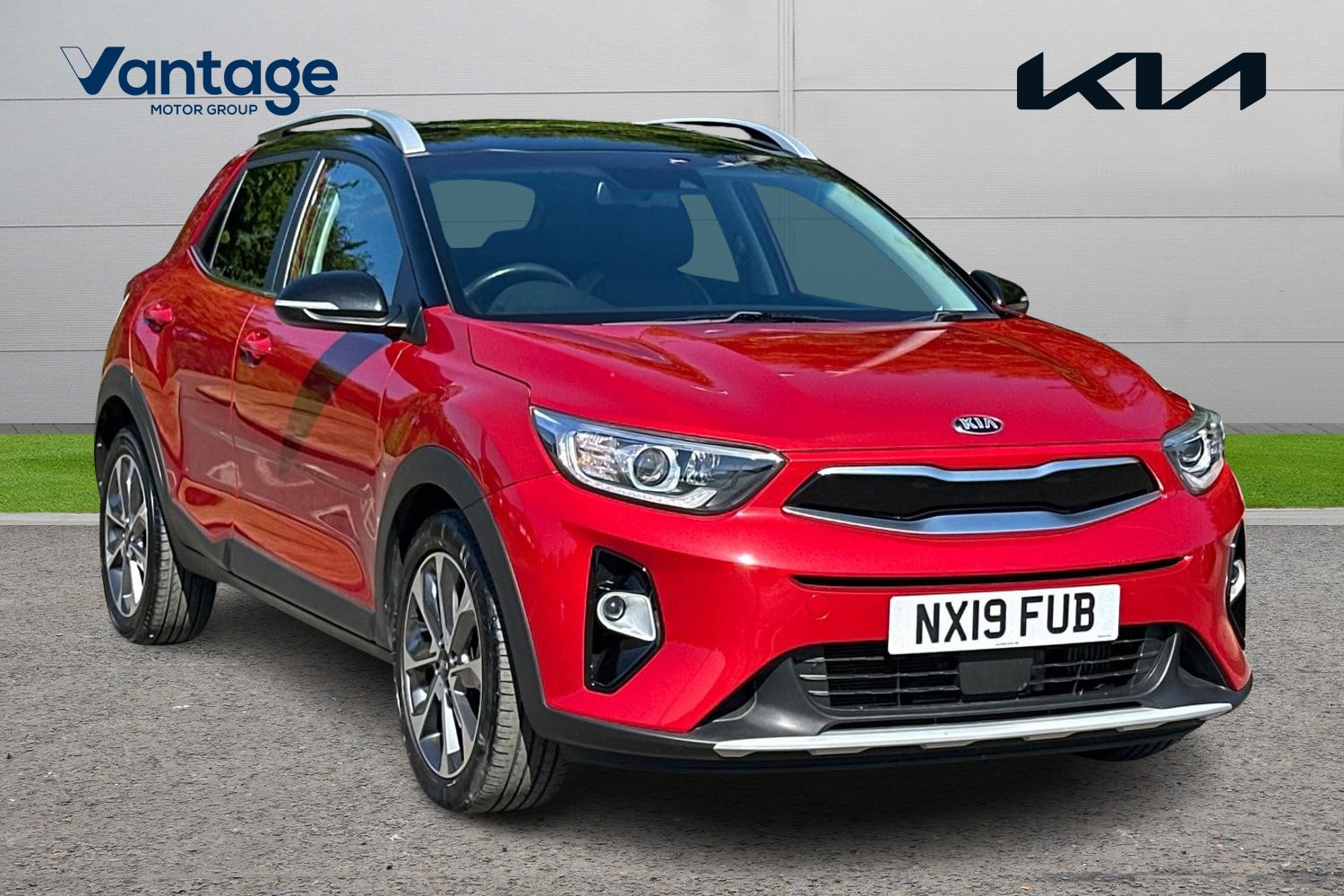 Main listing image - Kia Stonic