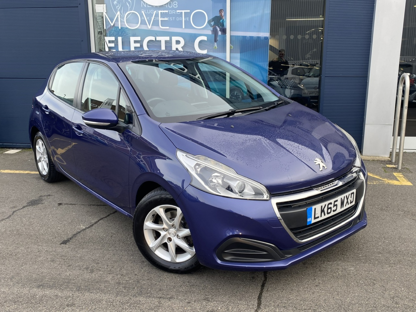 Main listing image - Peugeot 208