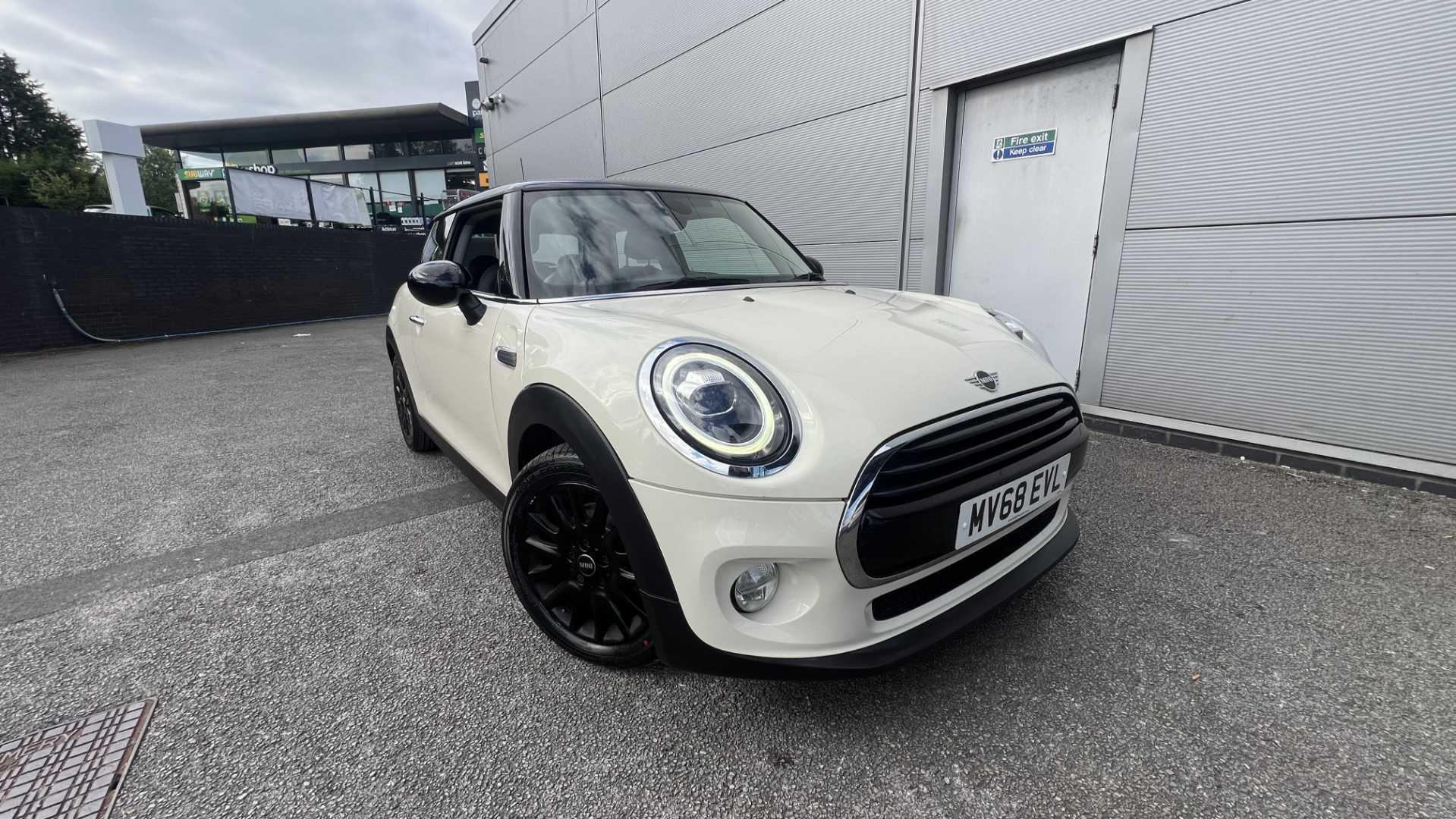Main listing image - MINI Hatchback
