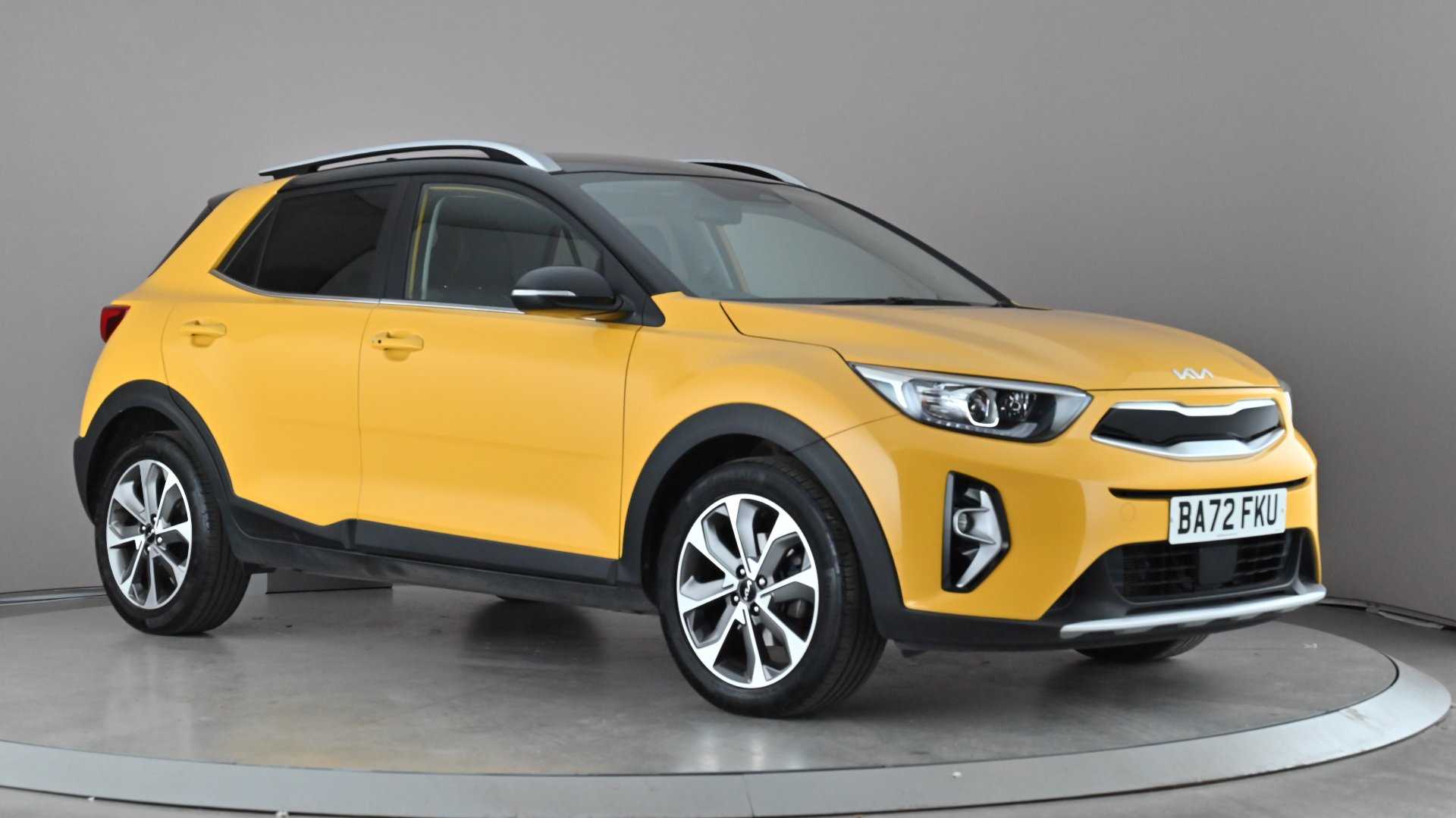 Main listing image - Kia Stonic