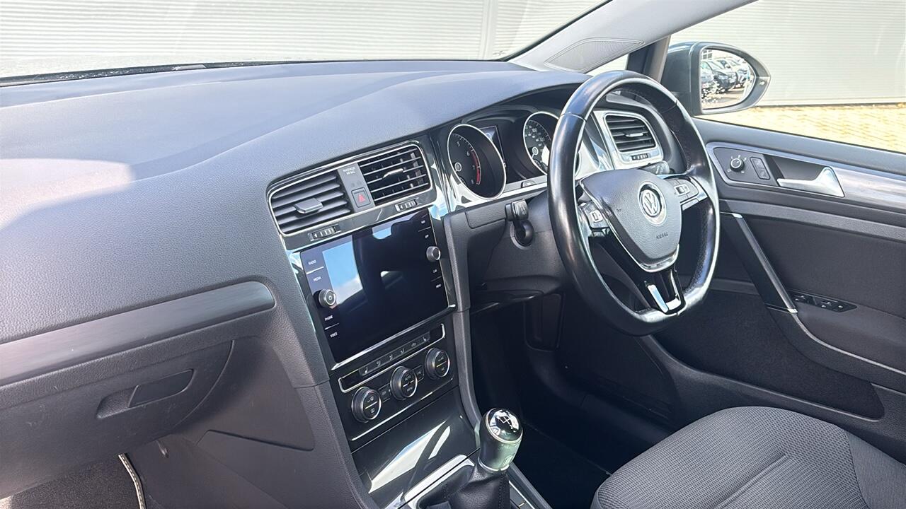 Main listing image - Volkswagen Golf