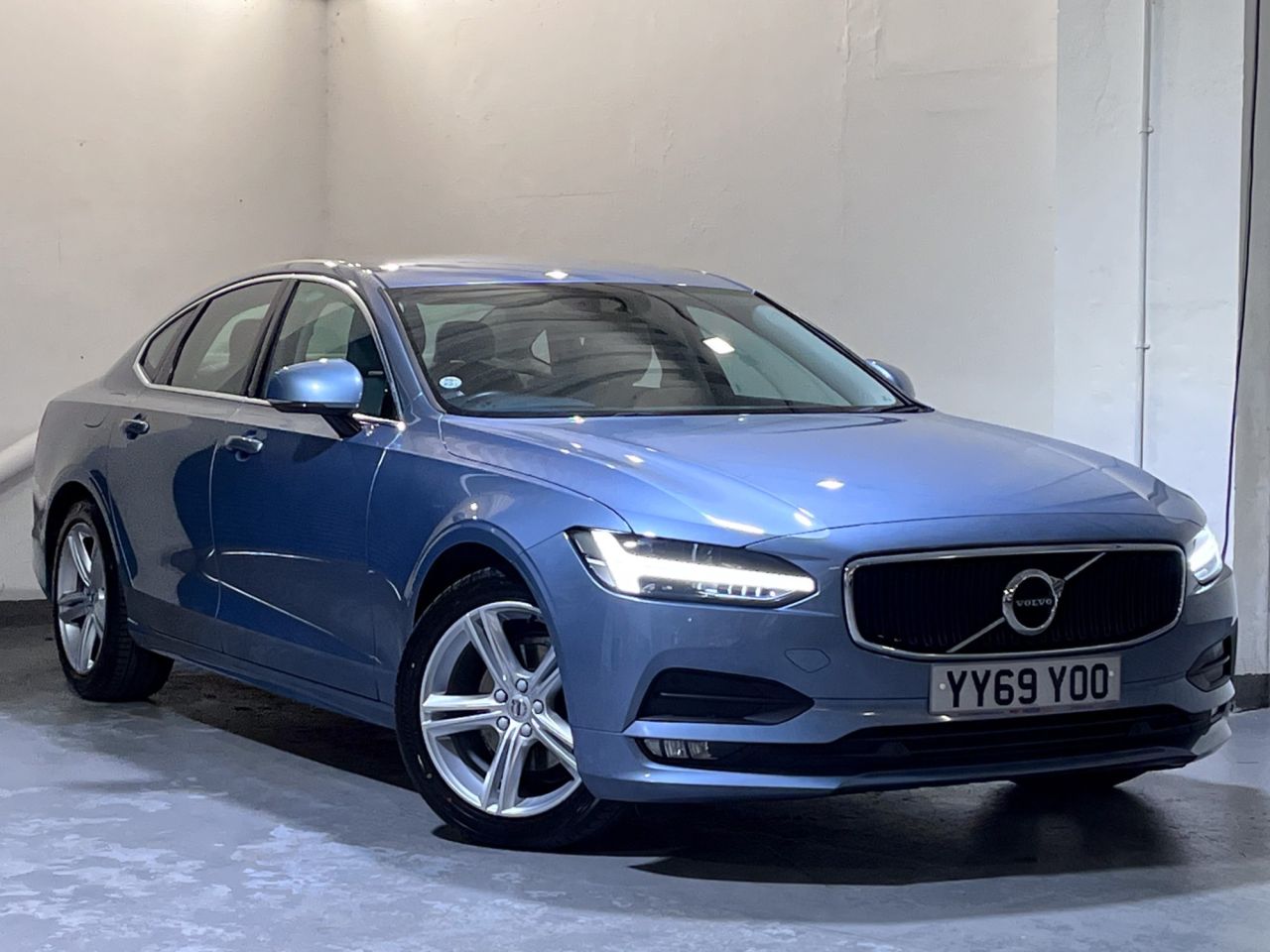 Main listing image - Volvo S90