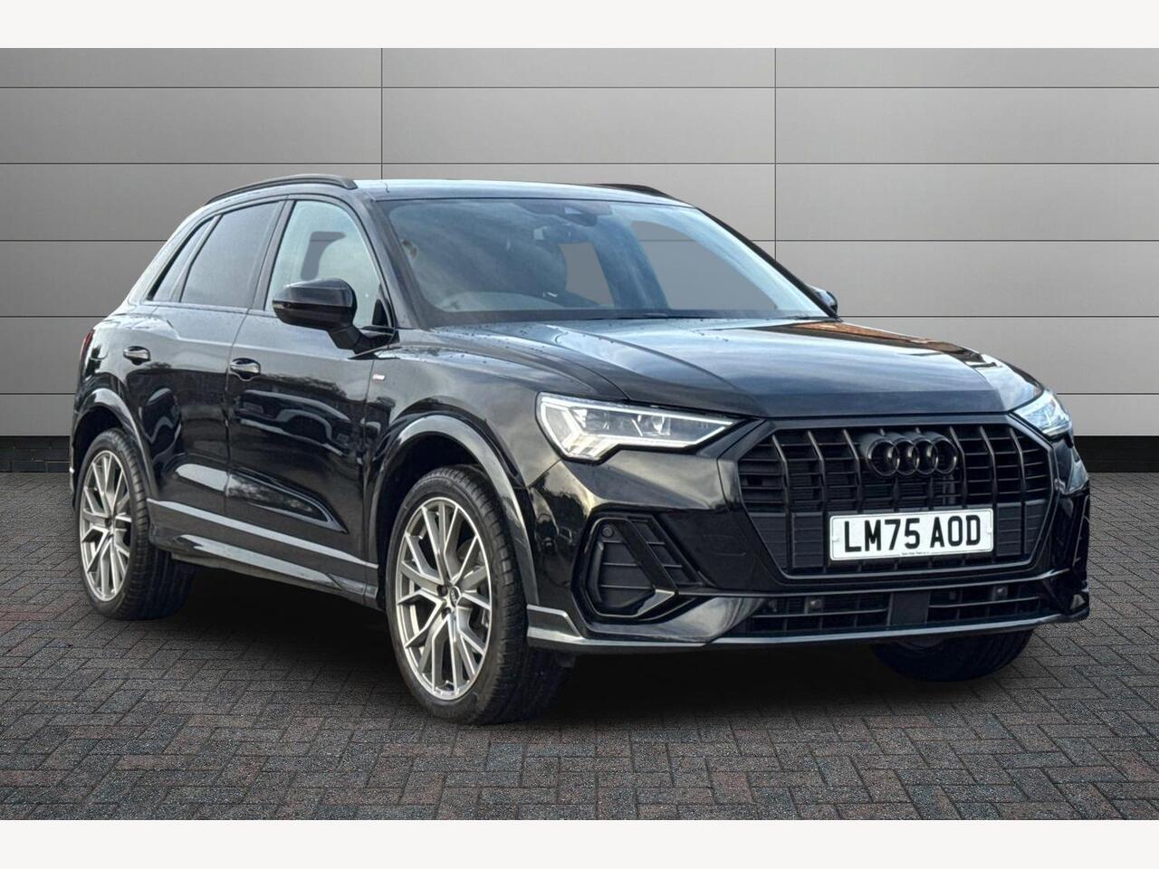 Main listing image - Audi Q3