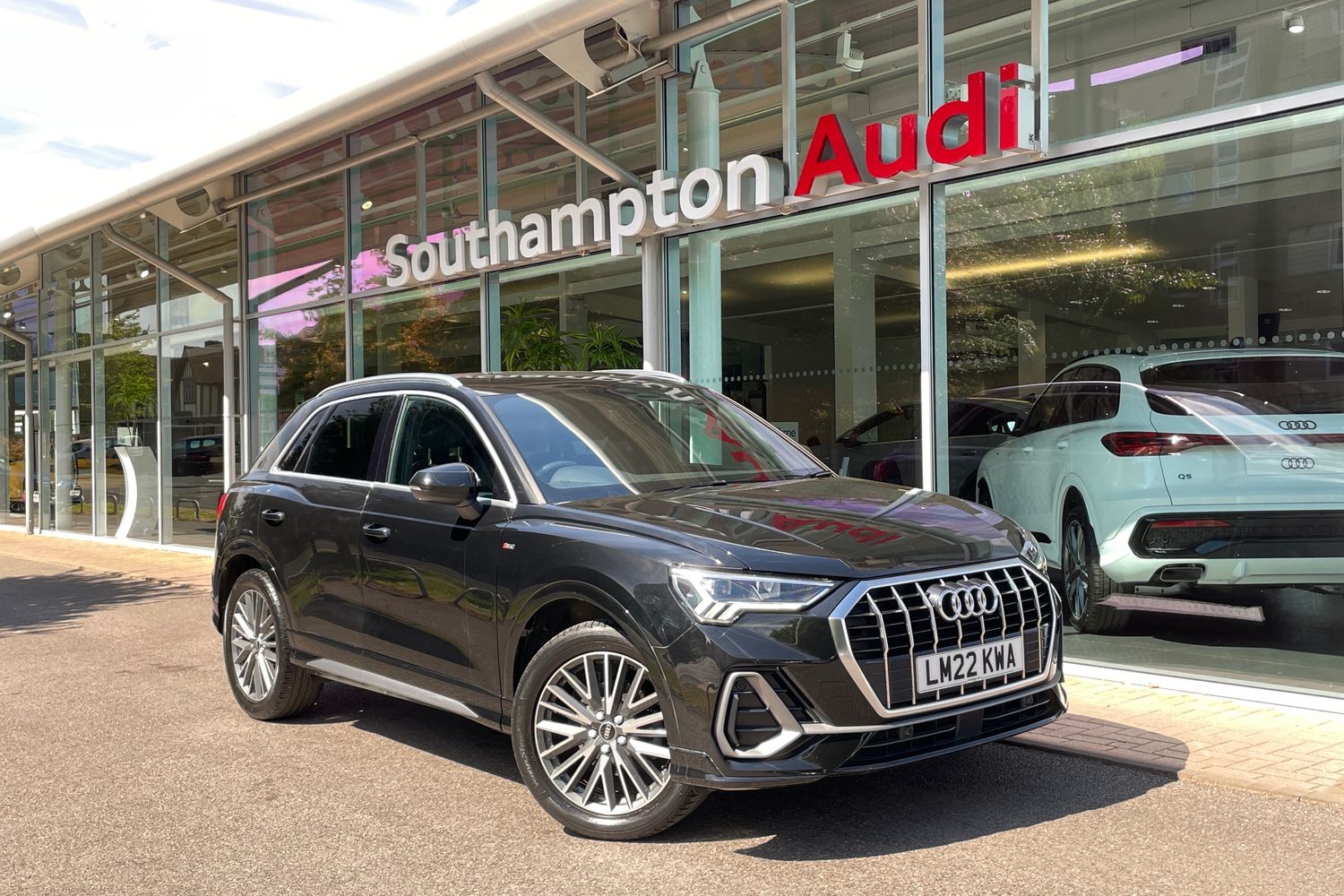 Main listing image - Audi Q3