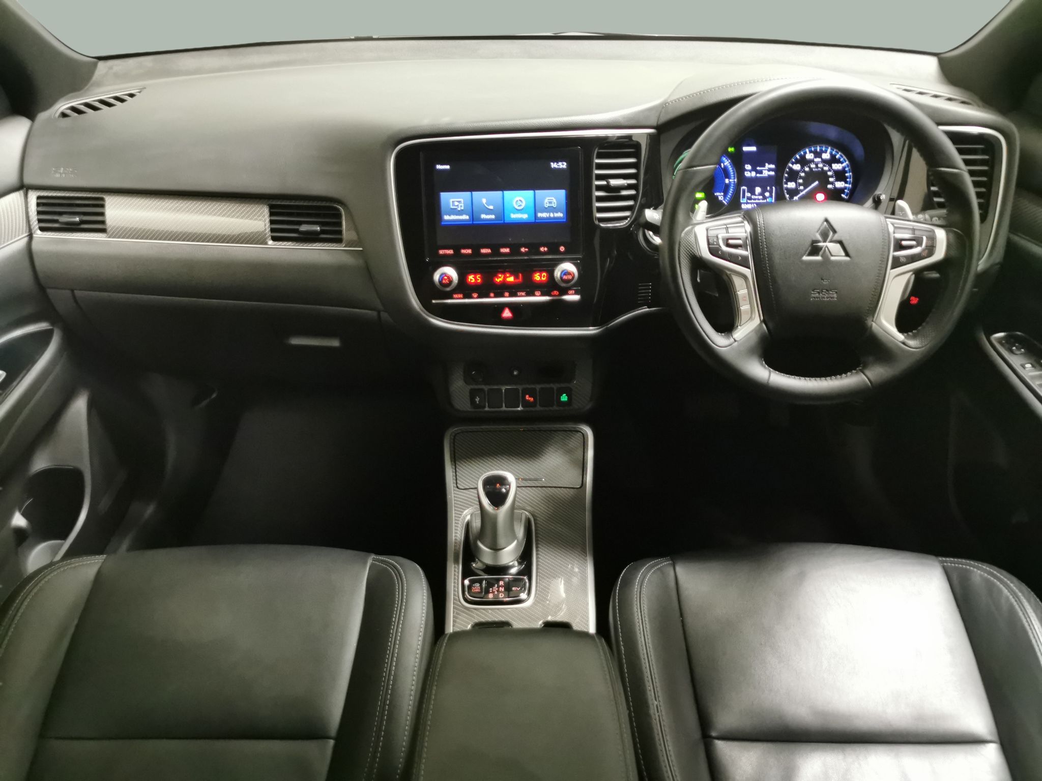 Main listing image - Mitsubishi Outlander