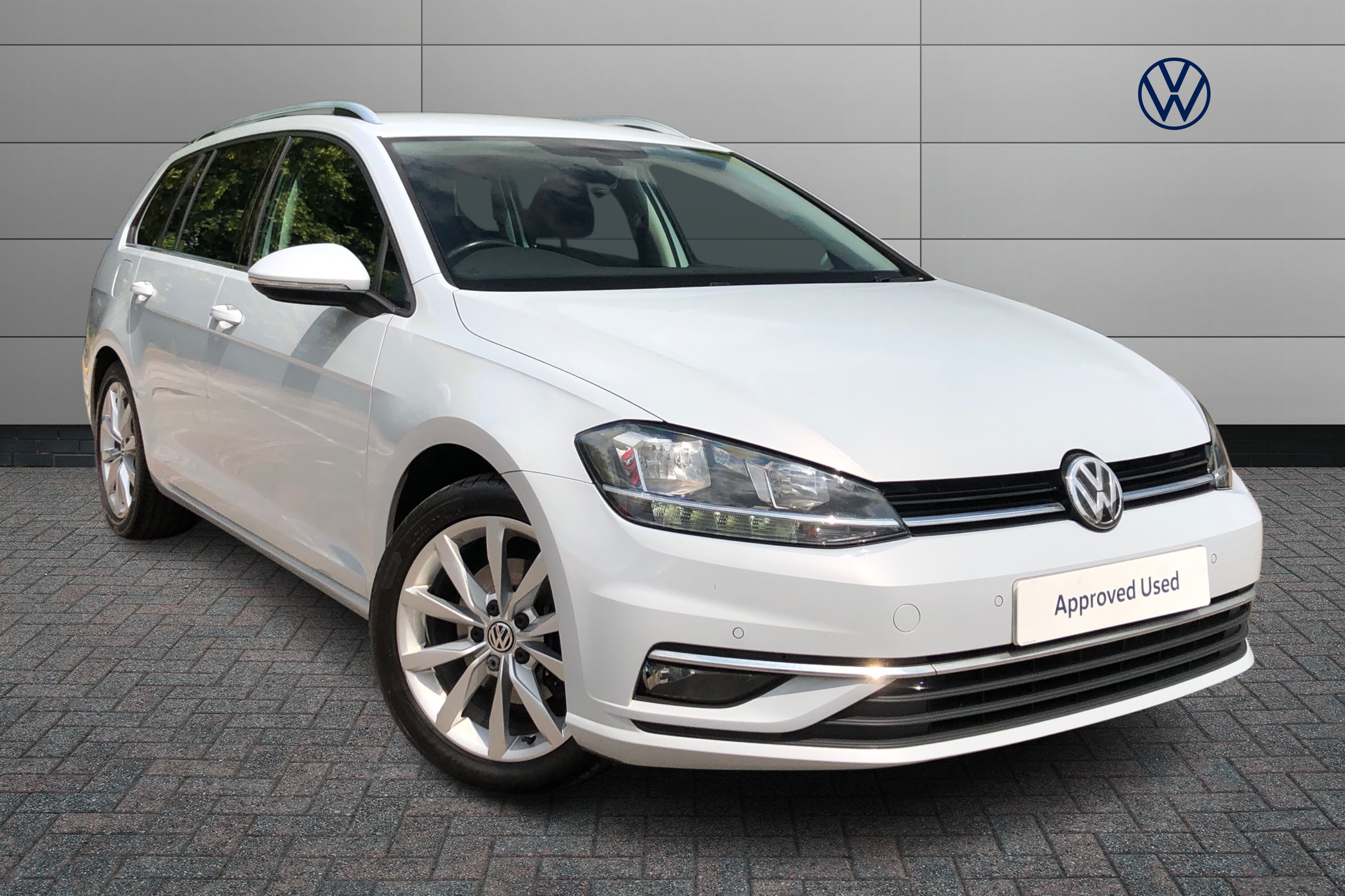 Main listing image - Volkswagen Golf Estate
