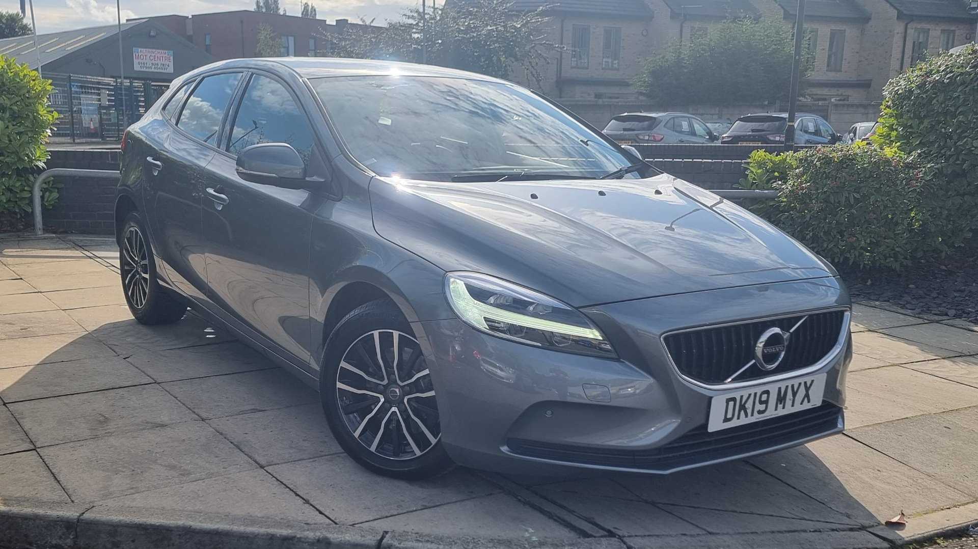 Main listing image - Volvo V40