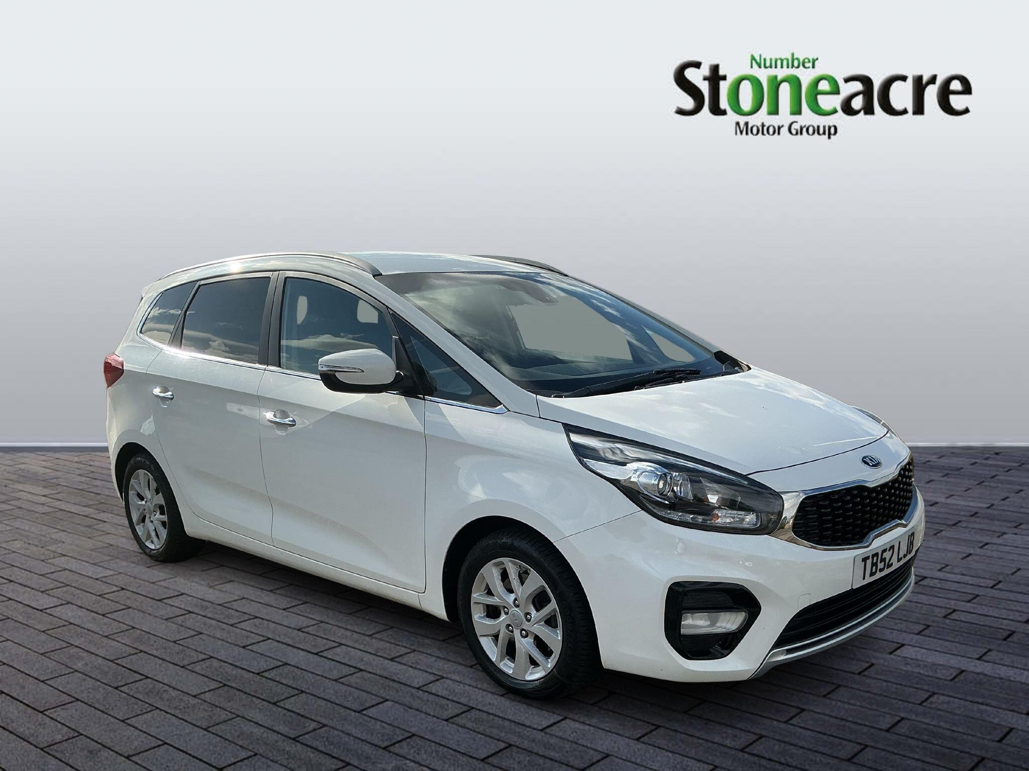 Main listing image - Kia Carens
