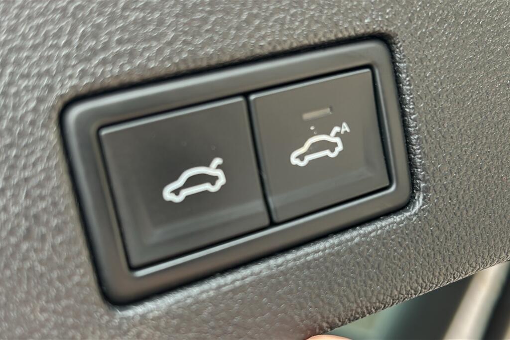 Main listing image - Volkswagen Touareg