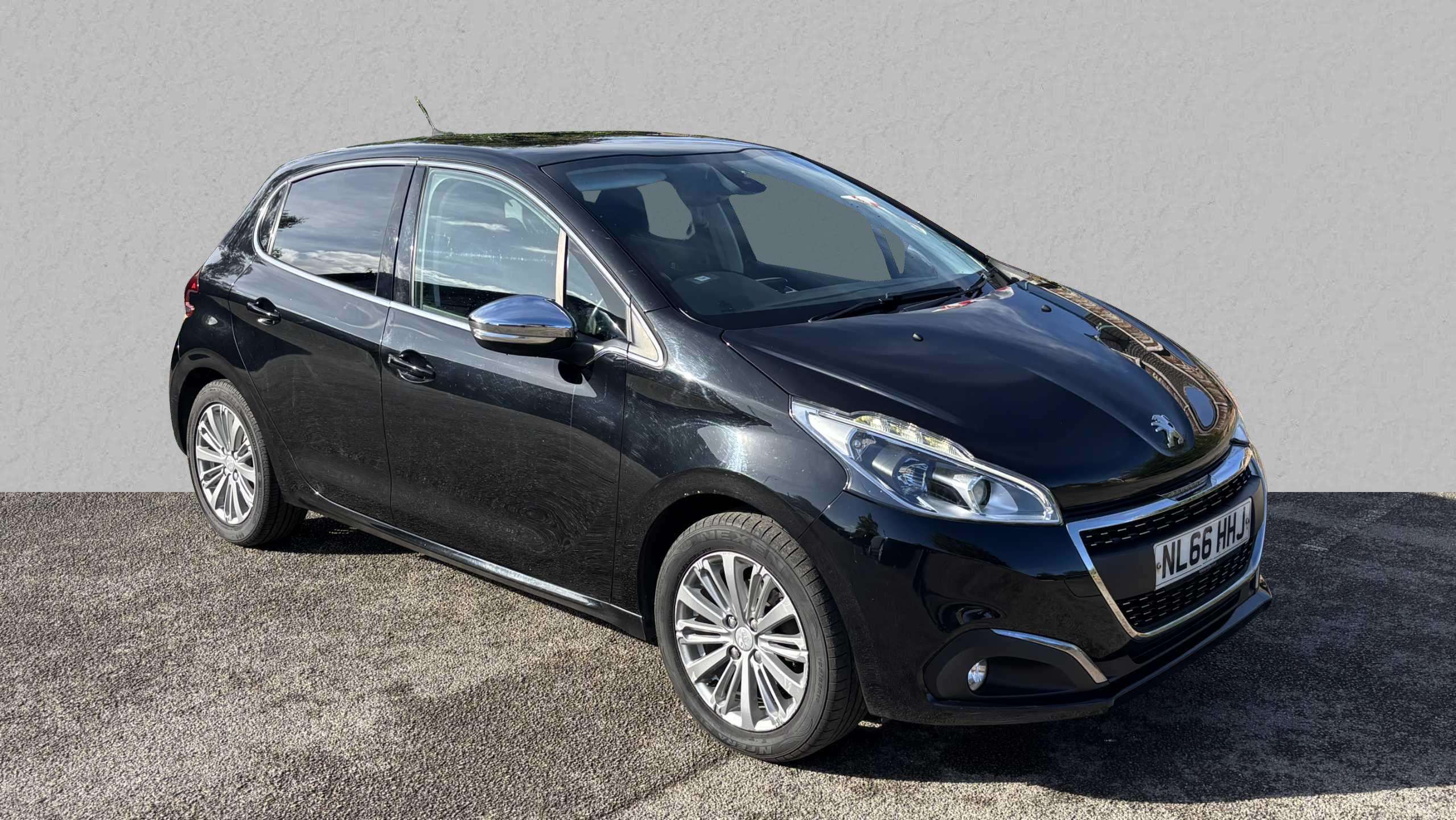 Main listing image - Peugeot 208