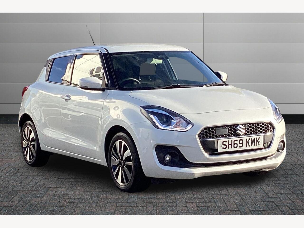 Main listing image - Suzuki Swift