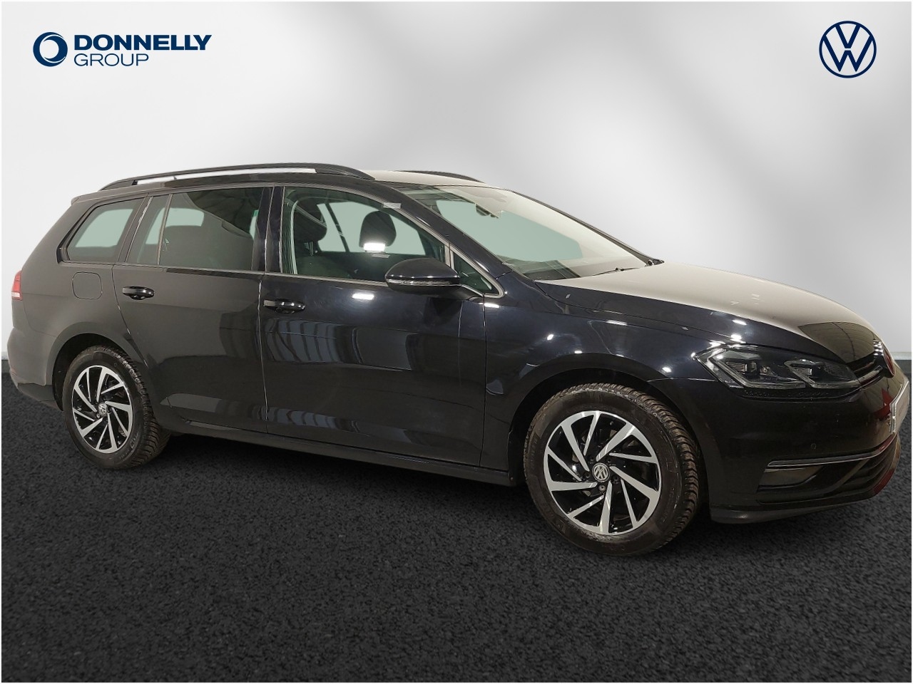 Main listing image - Volkswagen Golf Estate