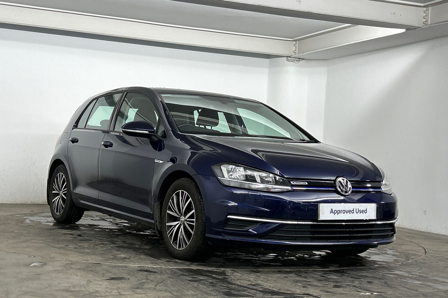 Main listing image - Volkswagen Golf