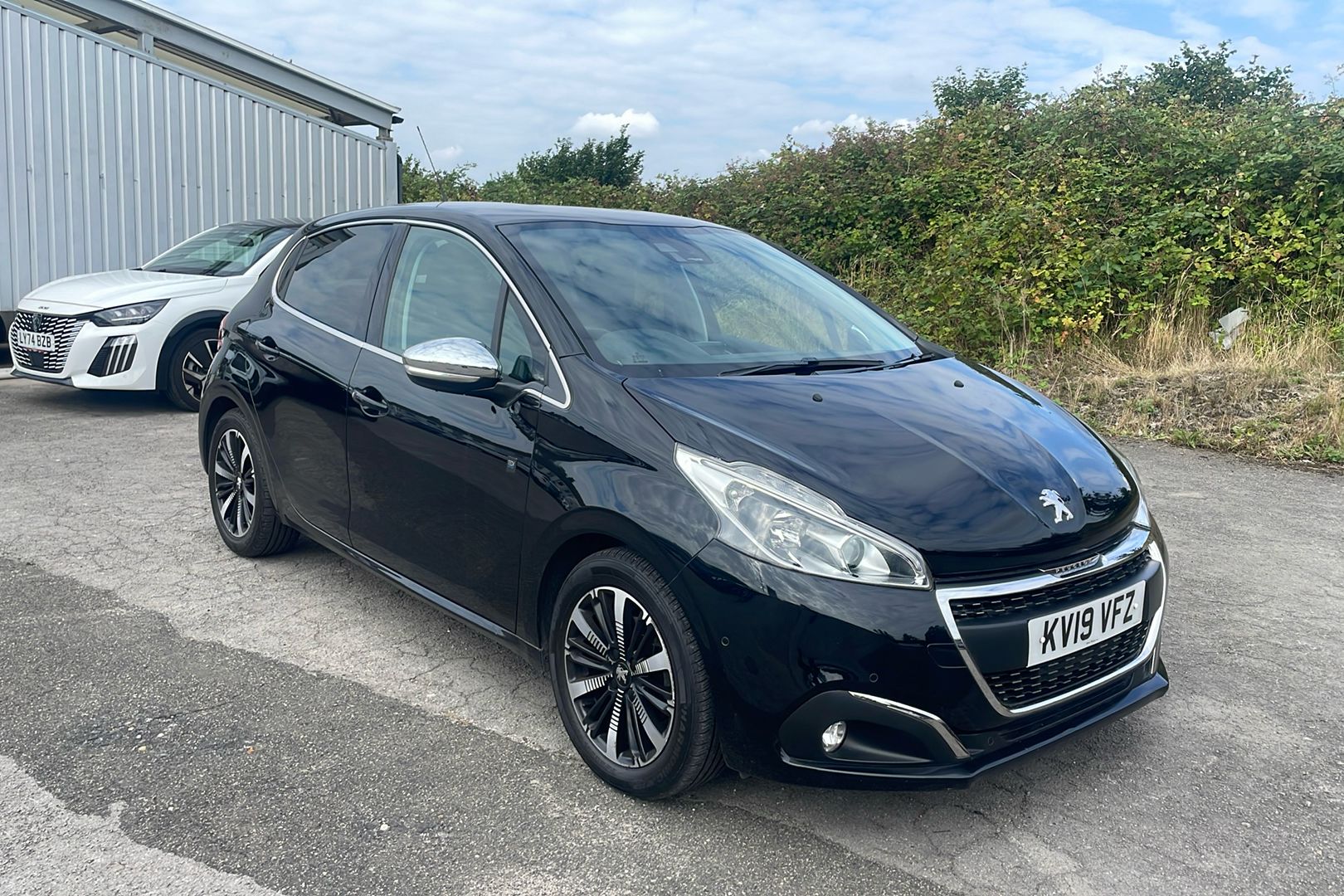 Main listing image - Peugeot 208